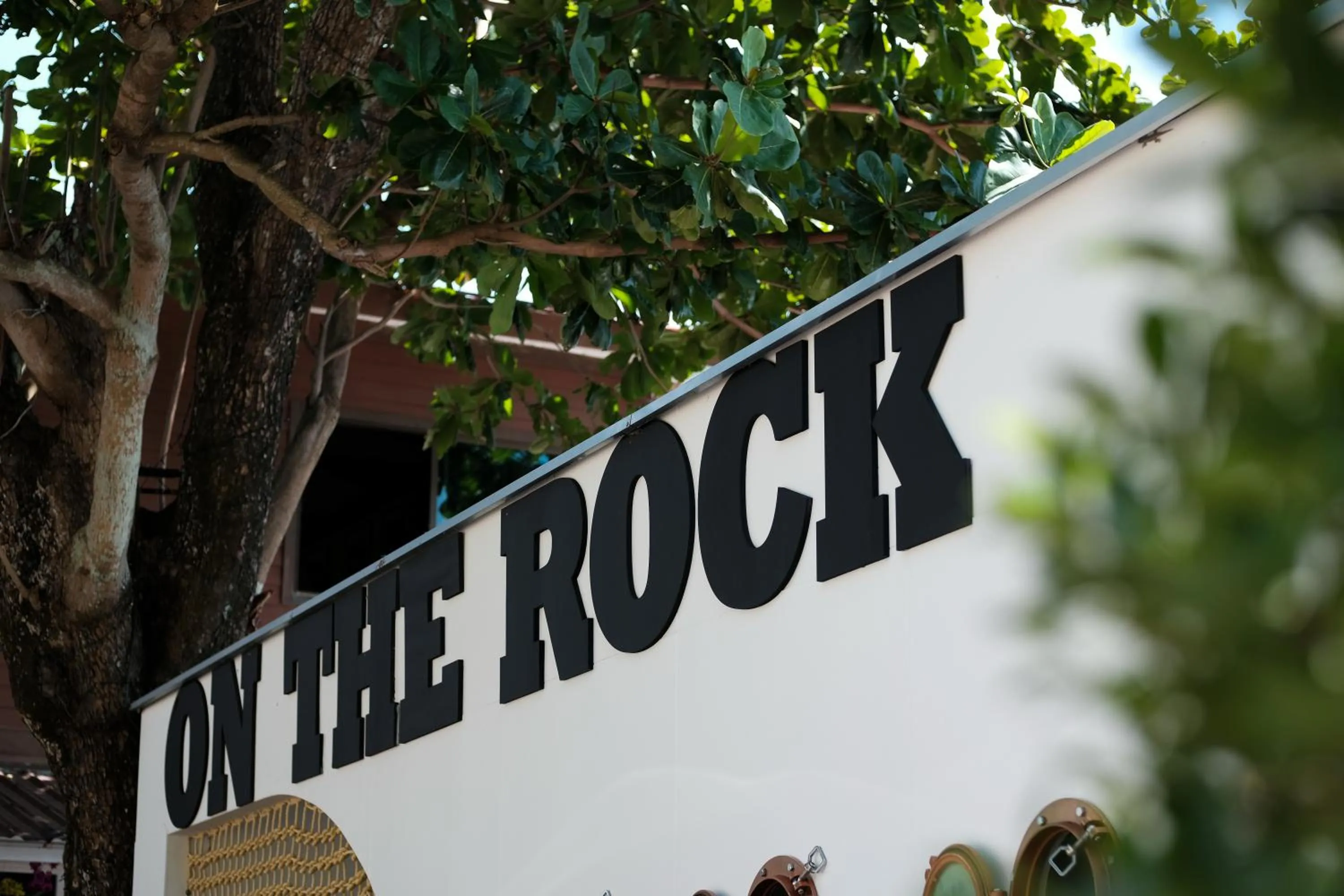 Restaurant/places to eat in Naiharn On The Rock Resort Phuket