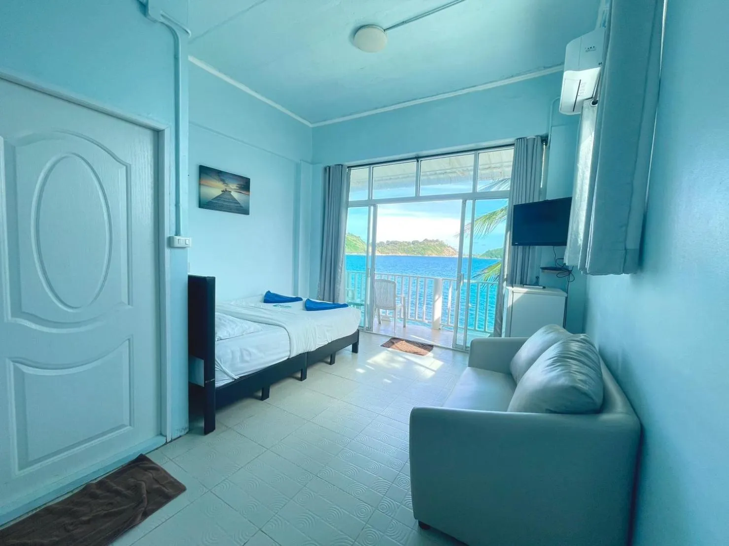 Bed in Naiharn On The Rock Resort Phuket