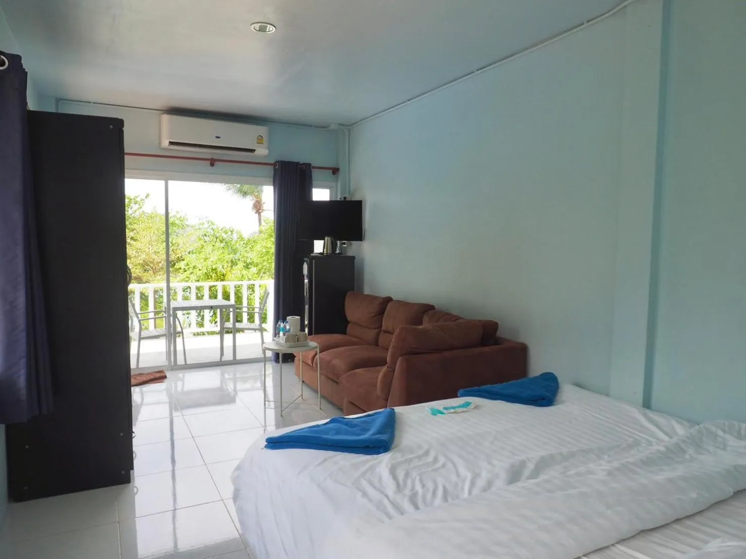 Bed in Naiharn On The Rock Resort Phuket