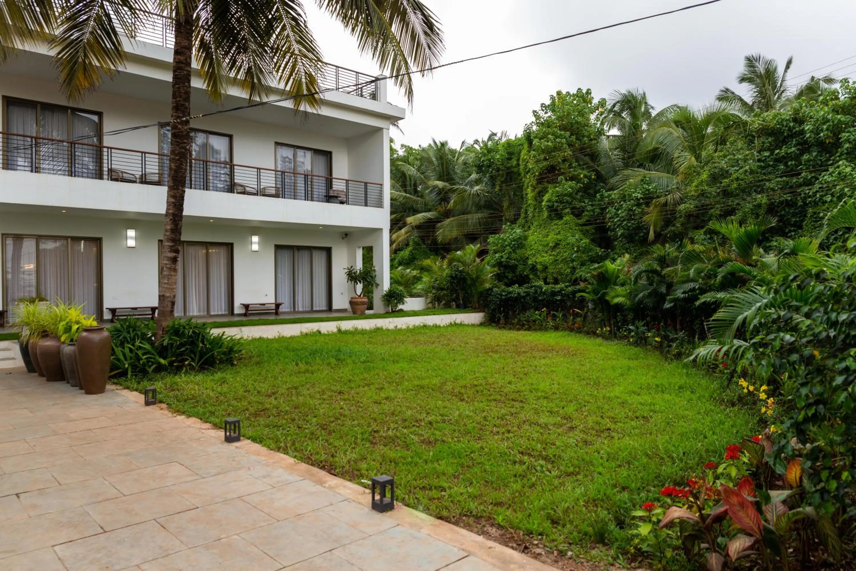 Garden in Ashore by Vista, Beachfrom 6BHK, ultra luxurious with Infinity pool, SPA at Morjim