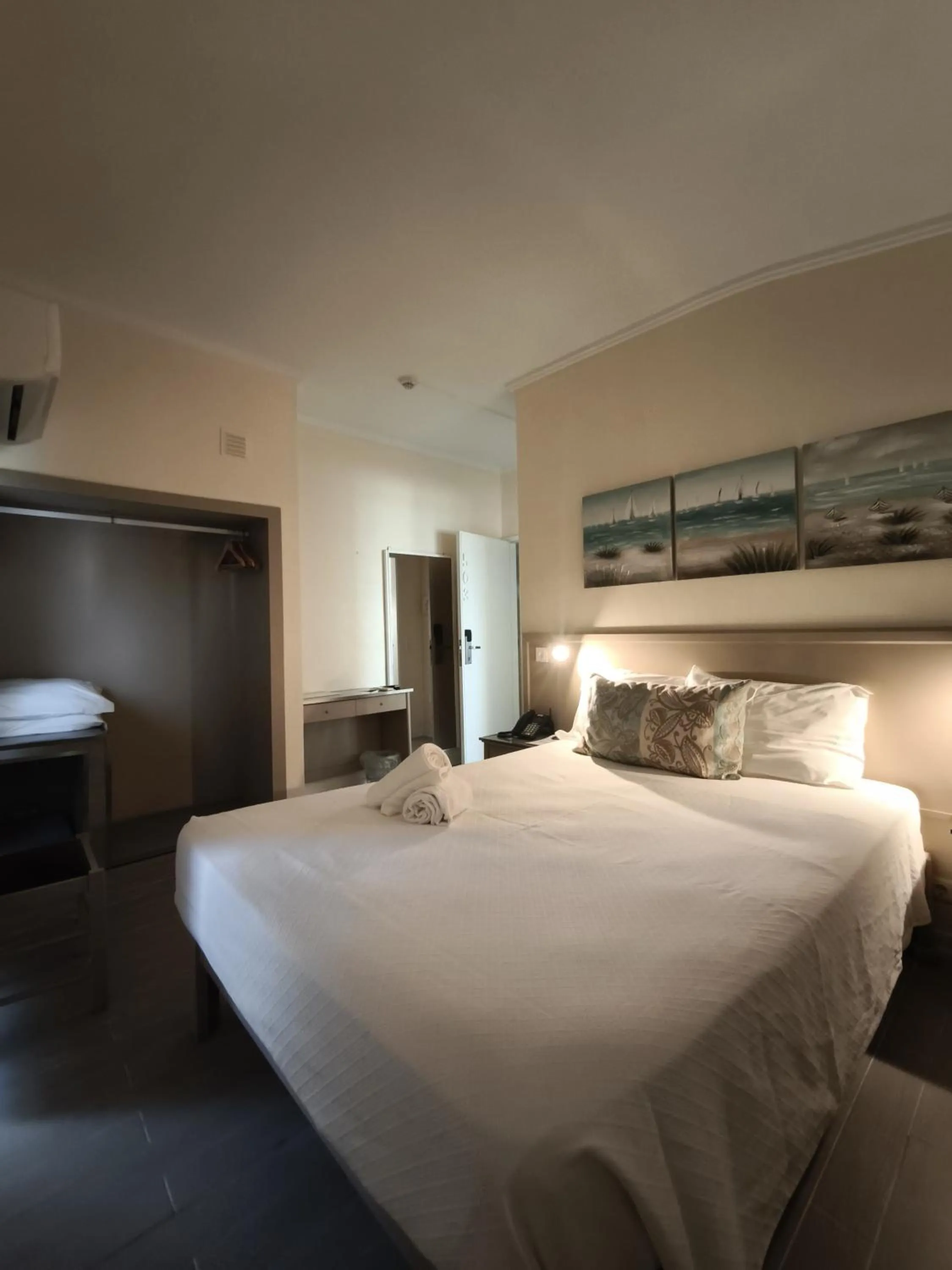 Balcony/Terrace, Bed in Hotel São Mamede Estoril