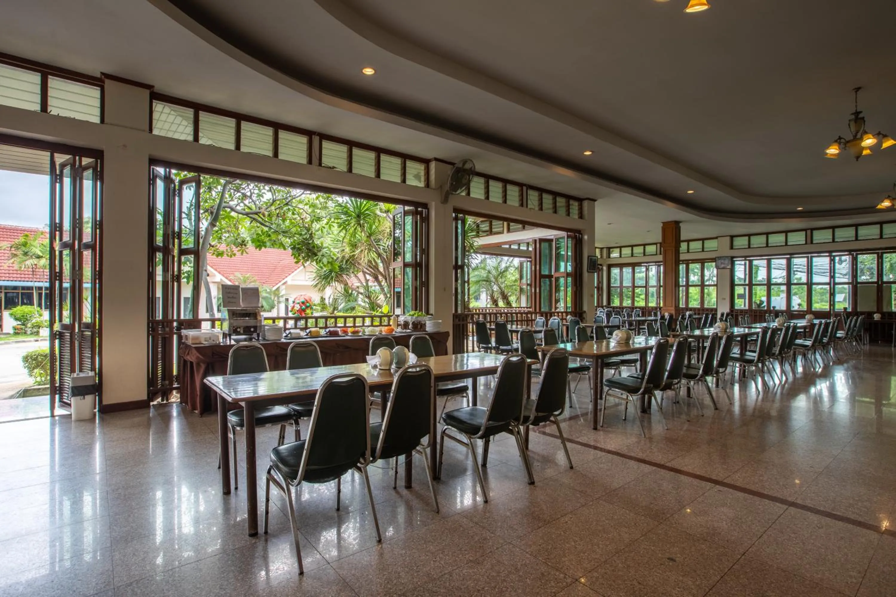 Restaurant/places to eat in Pimann Inn Hotel