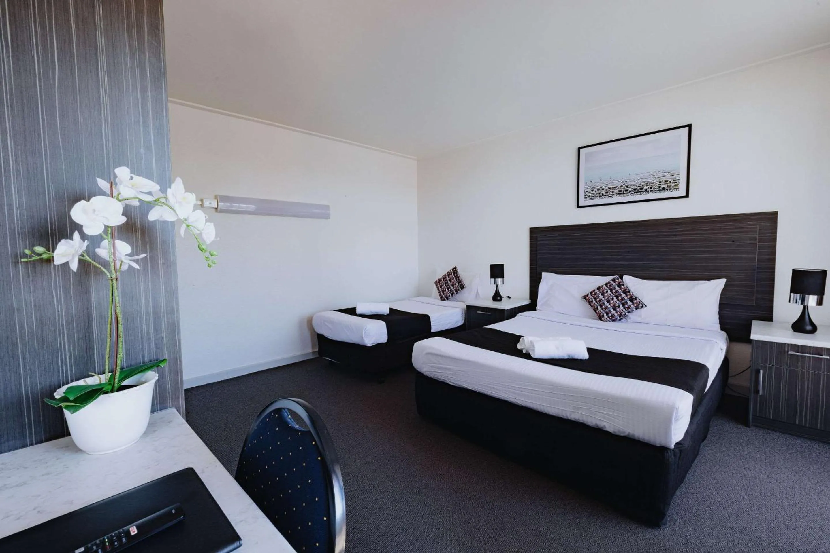 Bedroom, Bed in Comfort Inn Traralgon