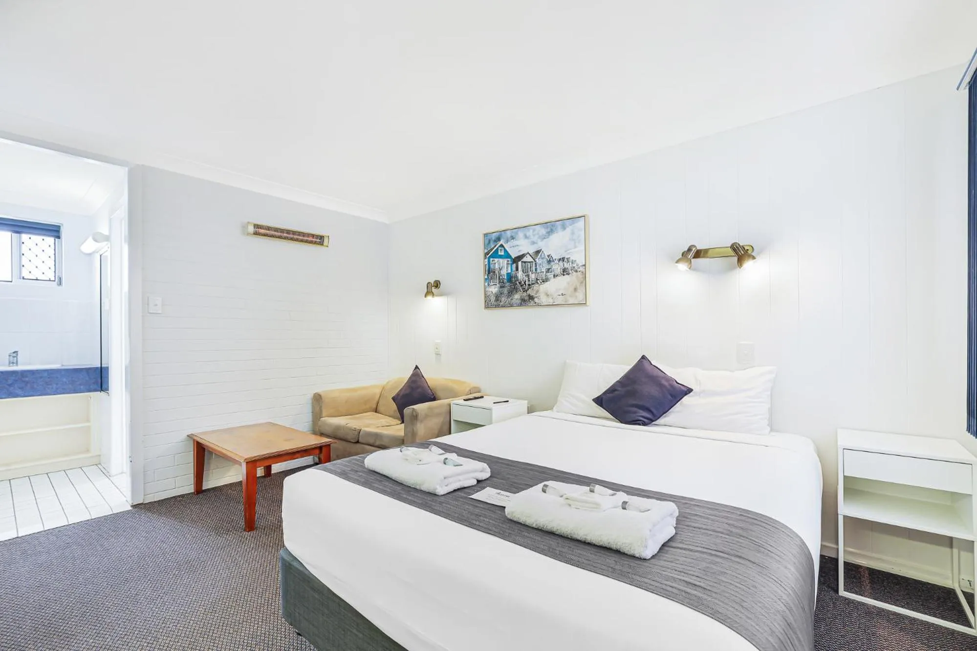 Bed in Acacia Motor Inn