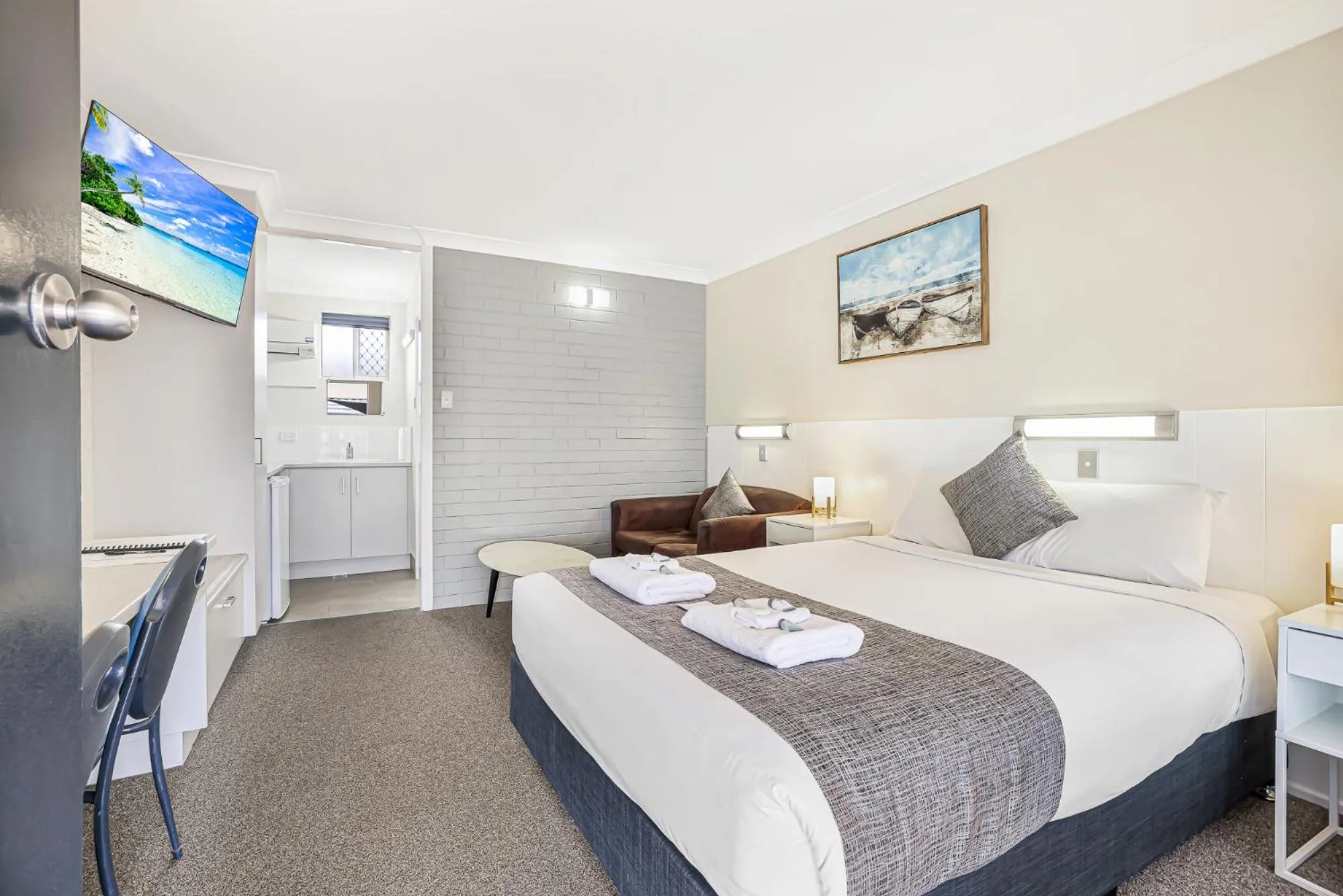 Bed in Acacia Motor Inn