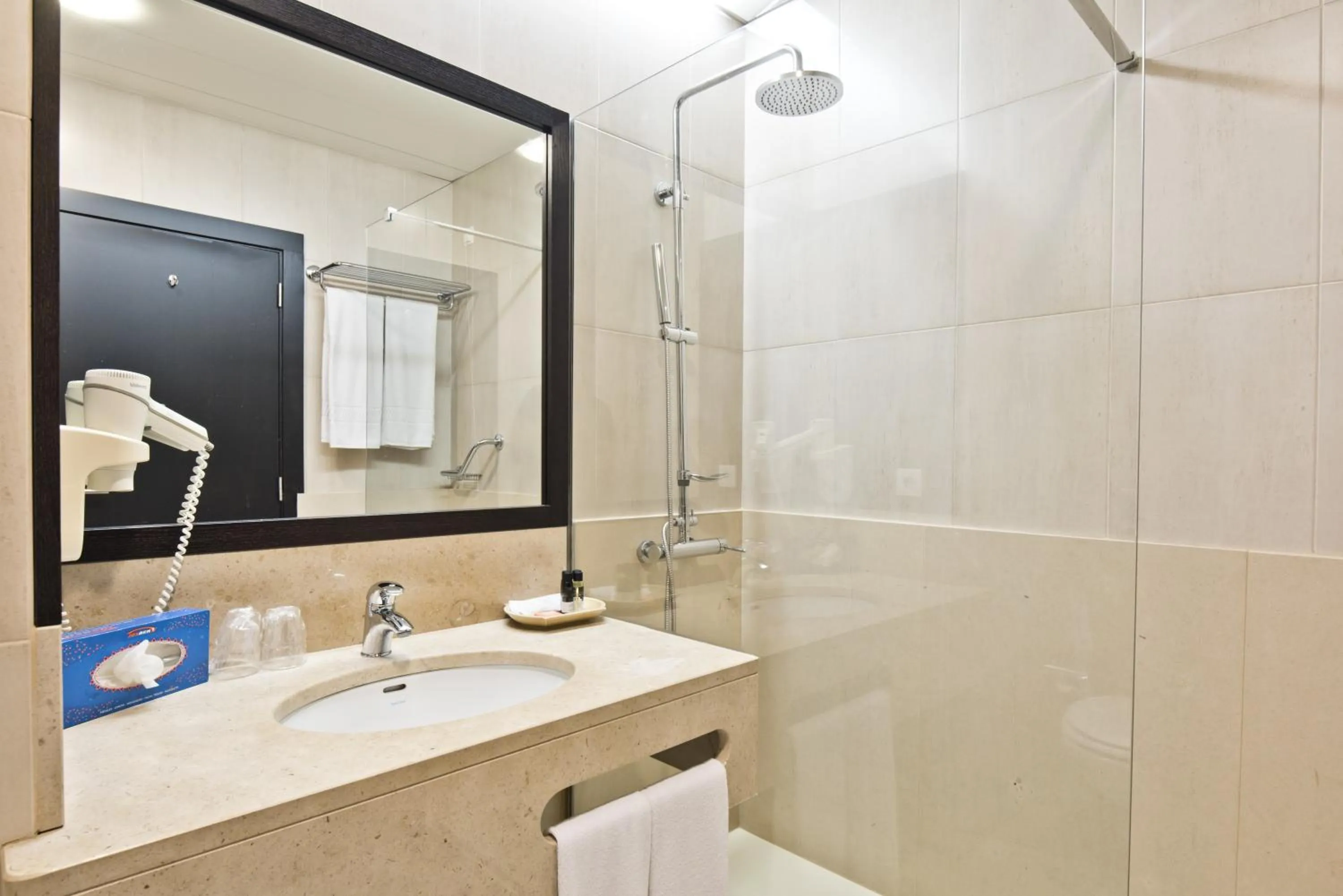 Toilet in Lam Hotel Estarreja