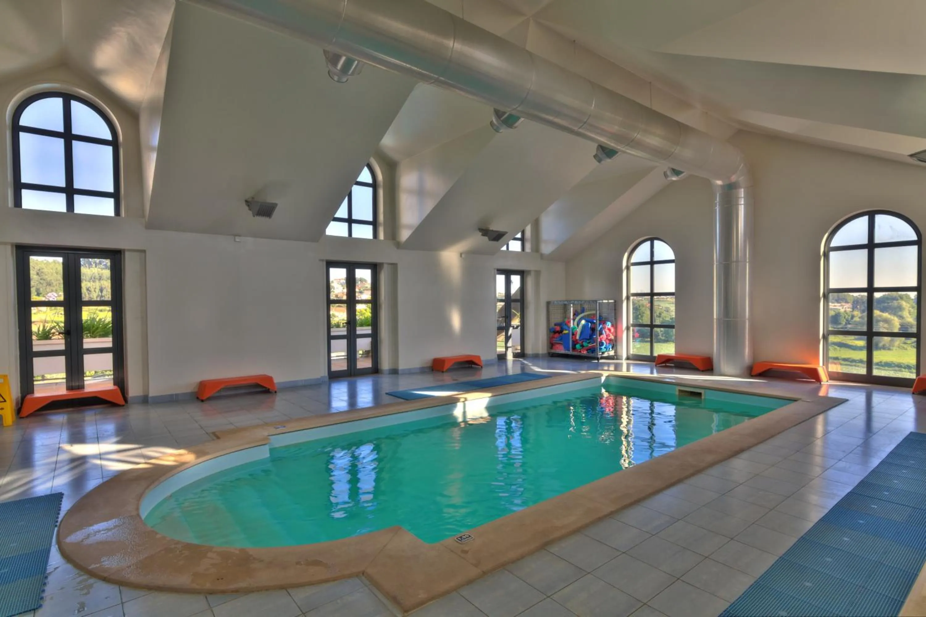 Swimming pool in Lam Hotel Estarreja