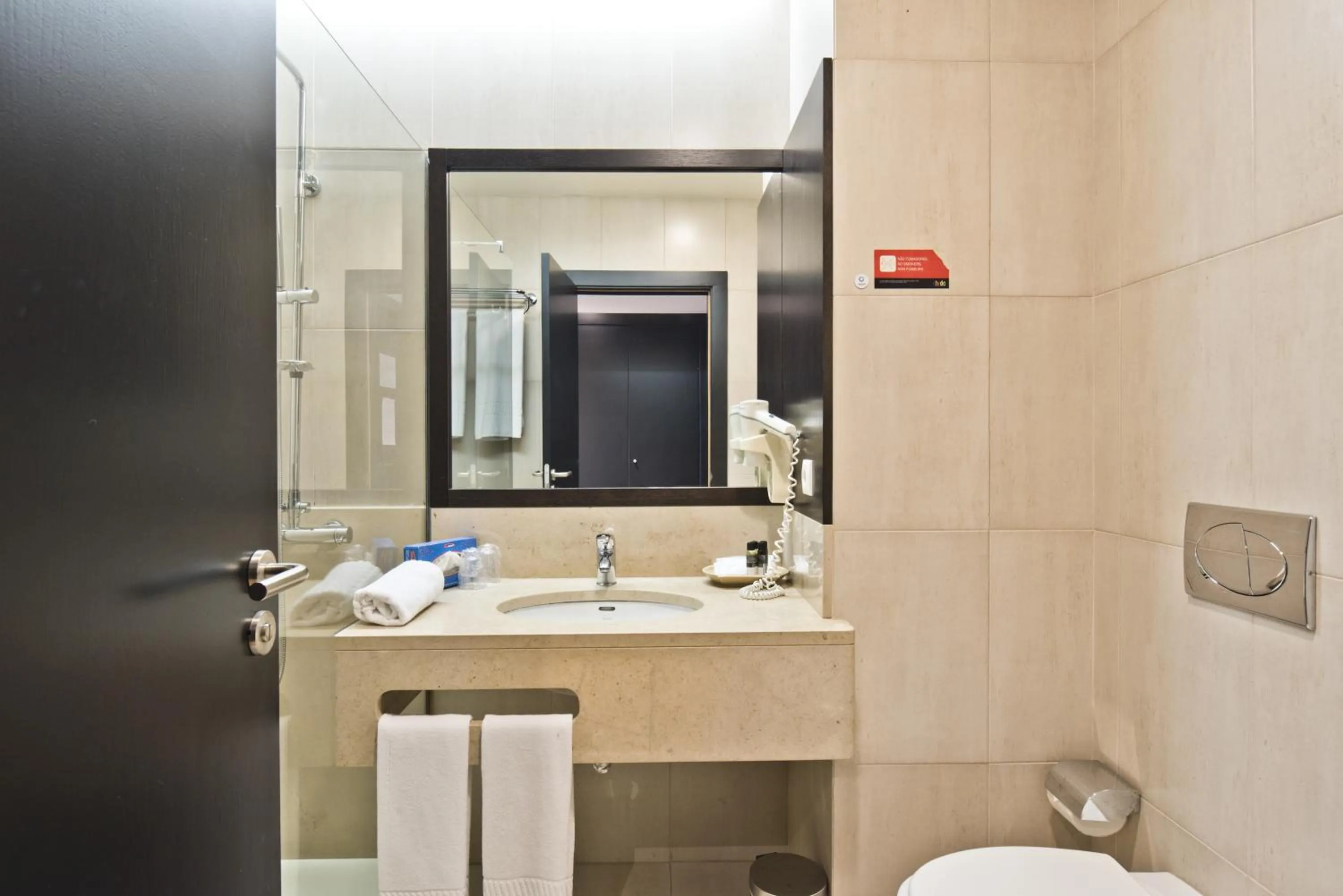 Bathroom in Lam Hotel Estarreja