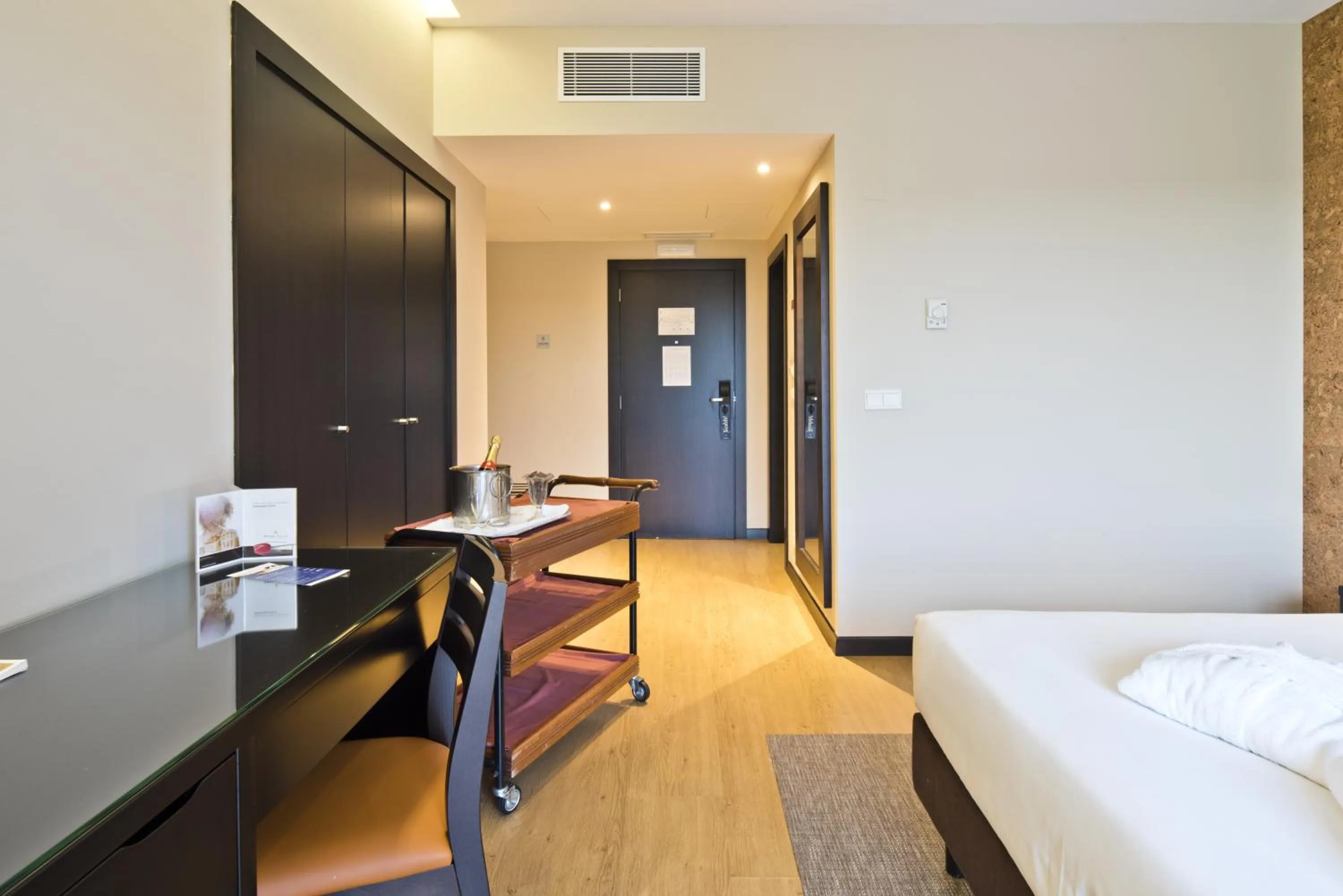 Bedroom, Bed in Lam Hotel Estarreja