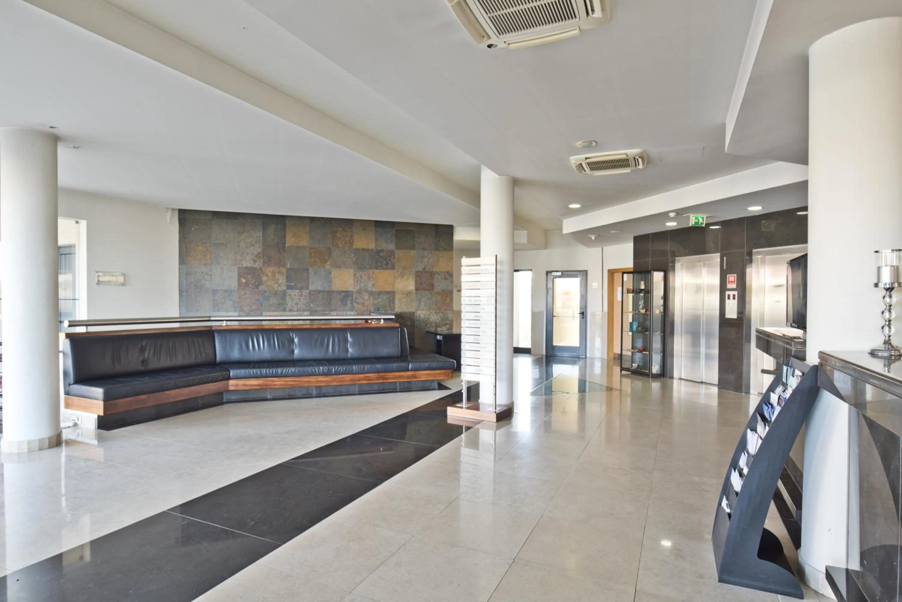Lobby or reception in Lam Hotel Estarreja