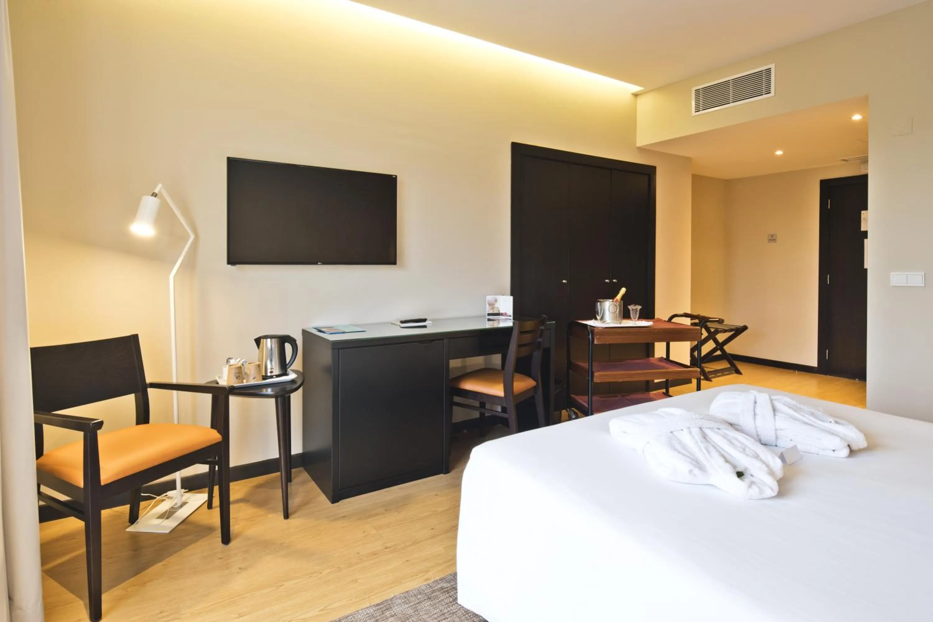 Bedroom, Bed in Lam Hotel Estarreja