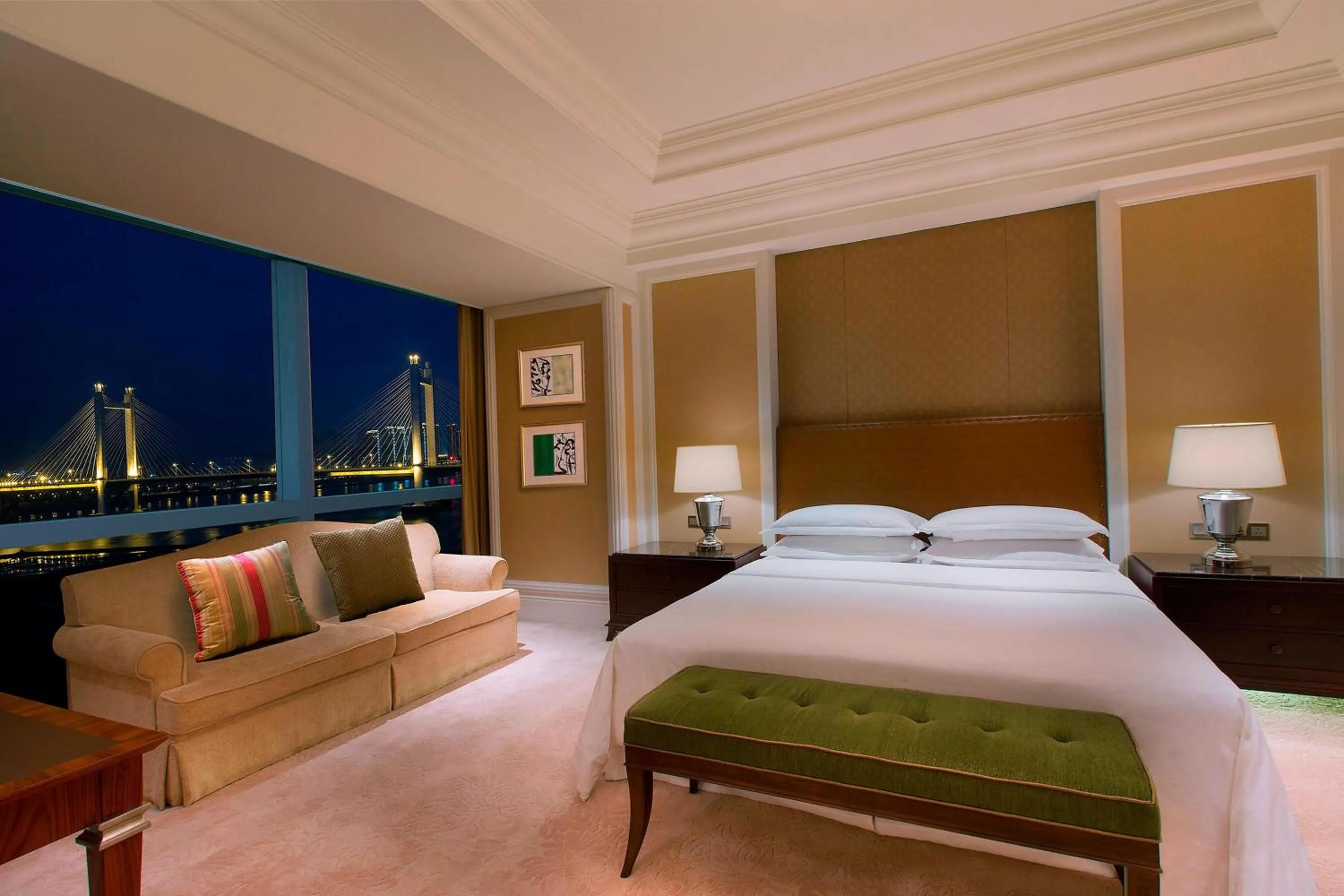 Photo of the whole room, Bed in Sheraton Fuzhou Hotel