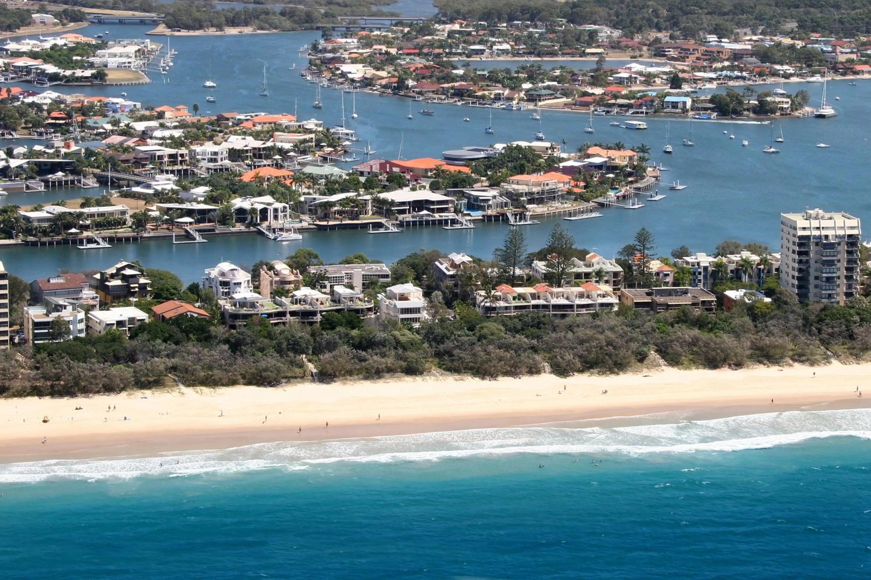 Area and facilities in Mirra Chana Beachfront Apartments Mooloolaba