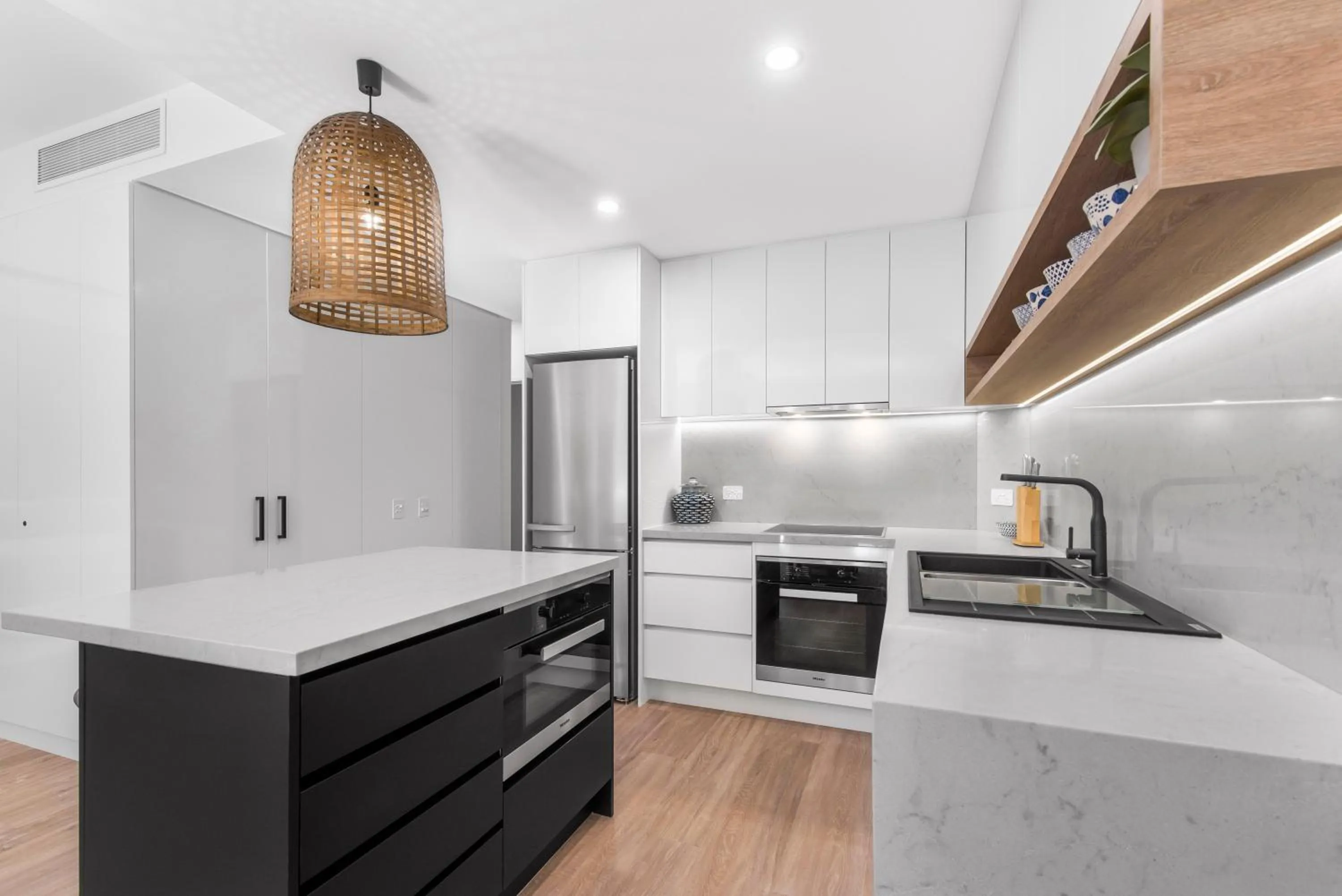 Kitchen or kitchenette in Mirra Chana Beachfront Apartments Mooloolaba