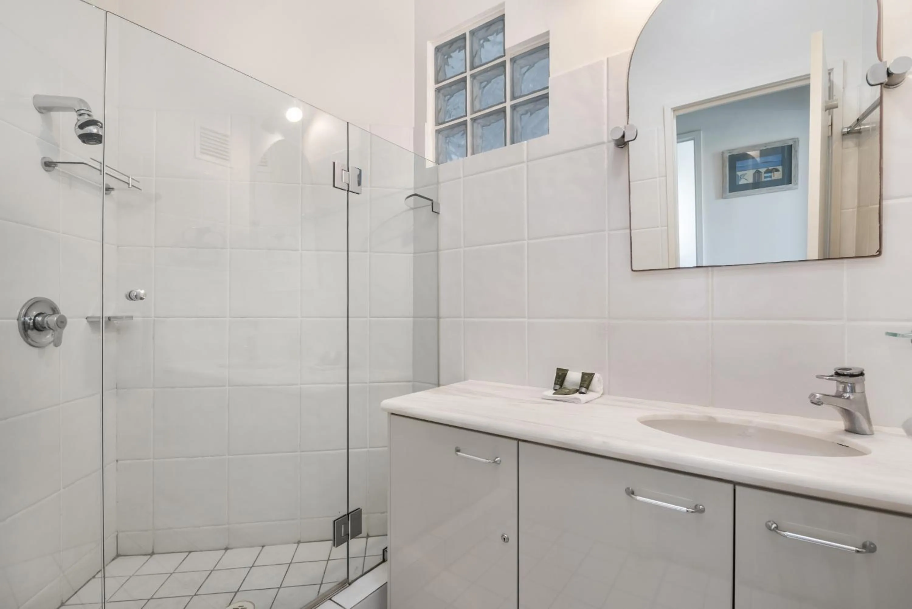 Bathroom in Mirra Chana Beachfront Apartments Mooloolaba