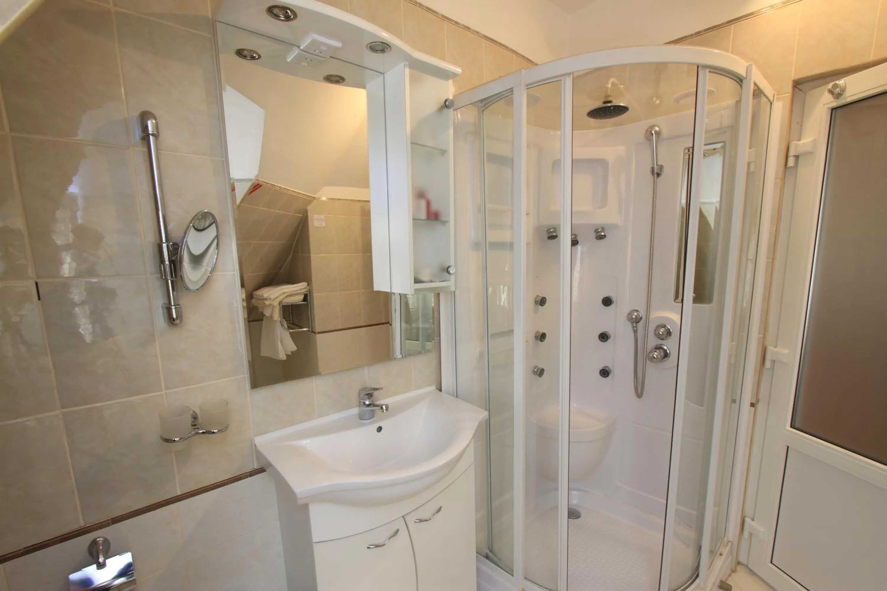 Bathroom in Hotel Rina Cerbul