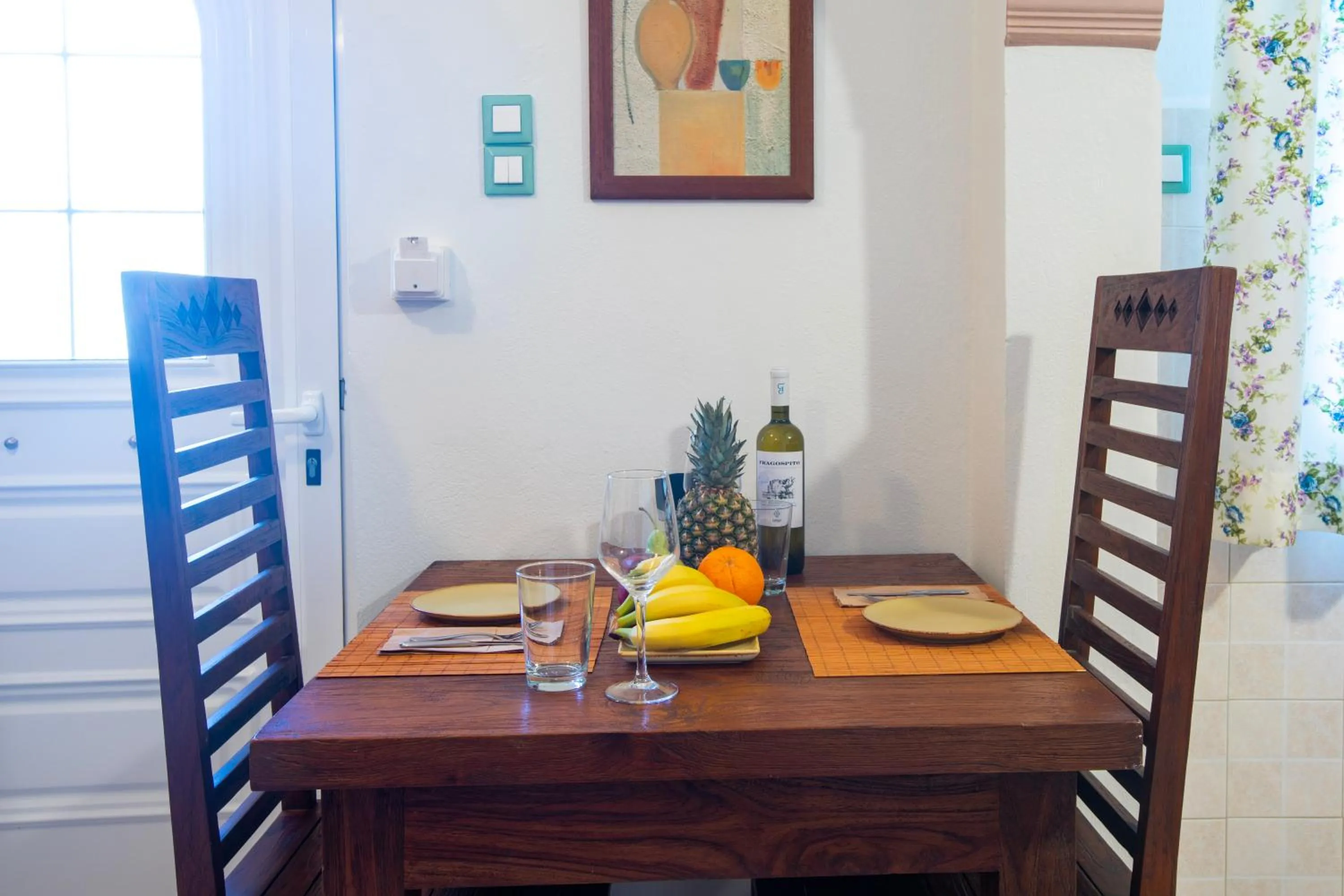 Dining area in Kastro Apartments