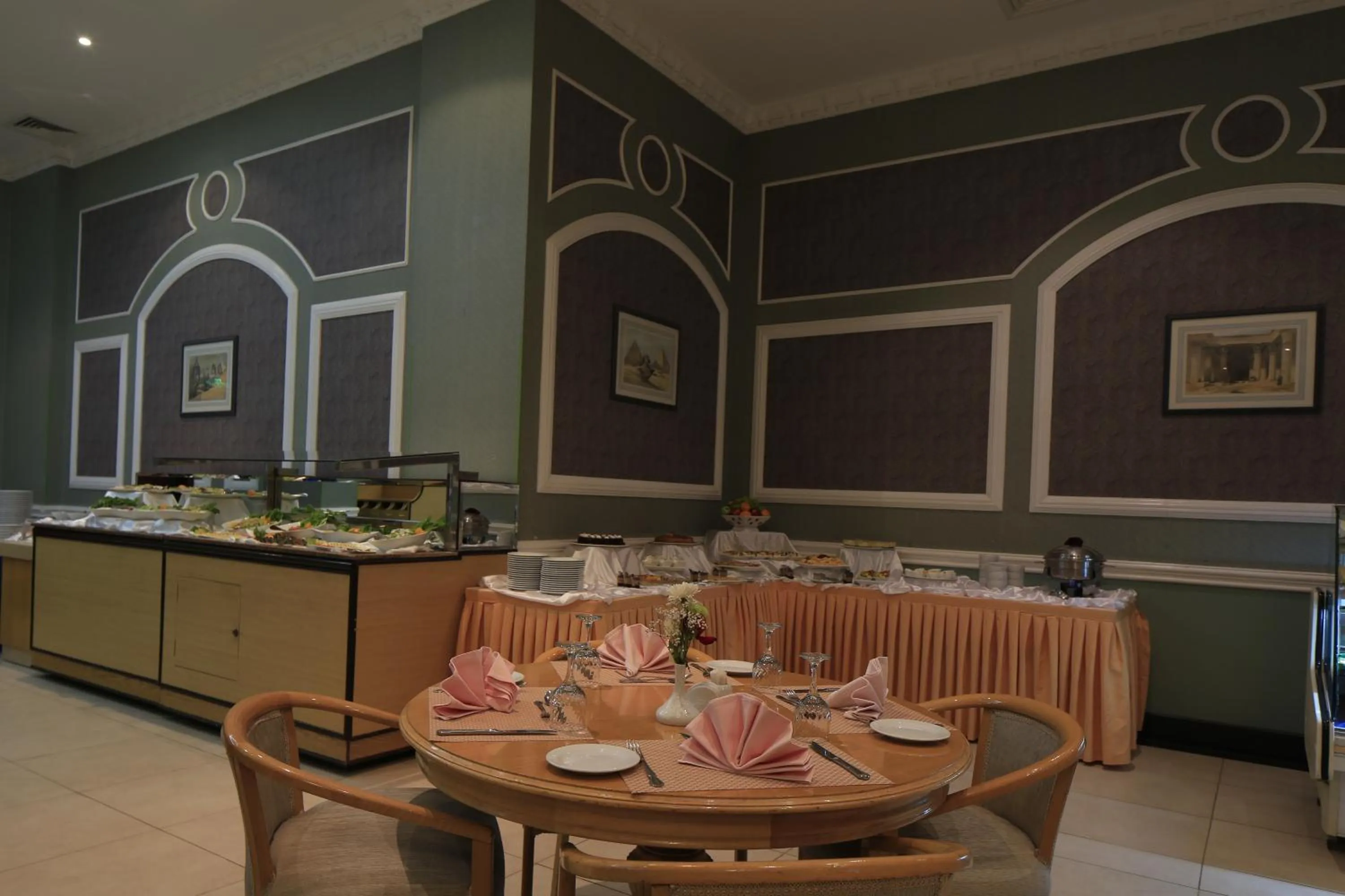 Restaurant/places to eat in Gloria Inn Najran