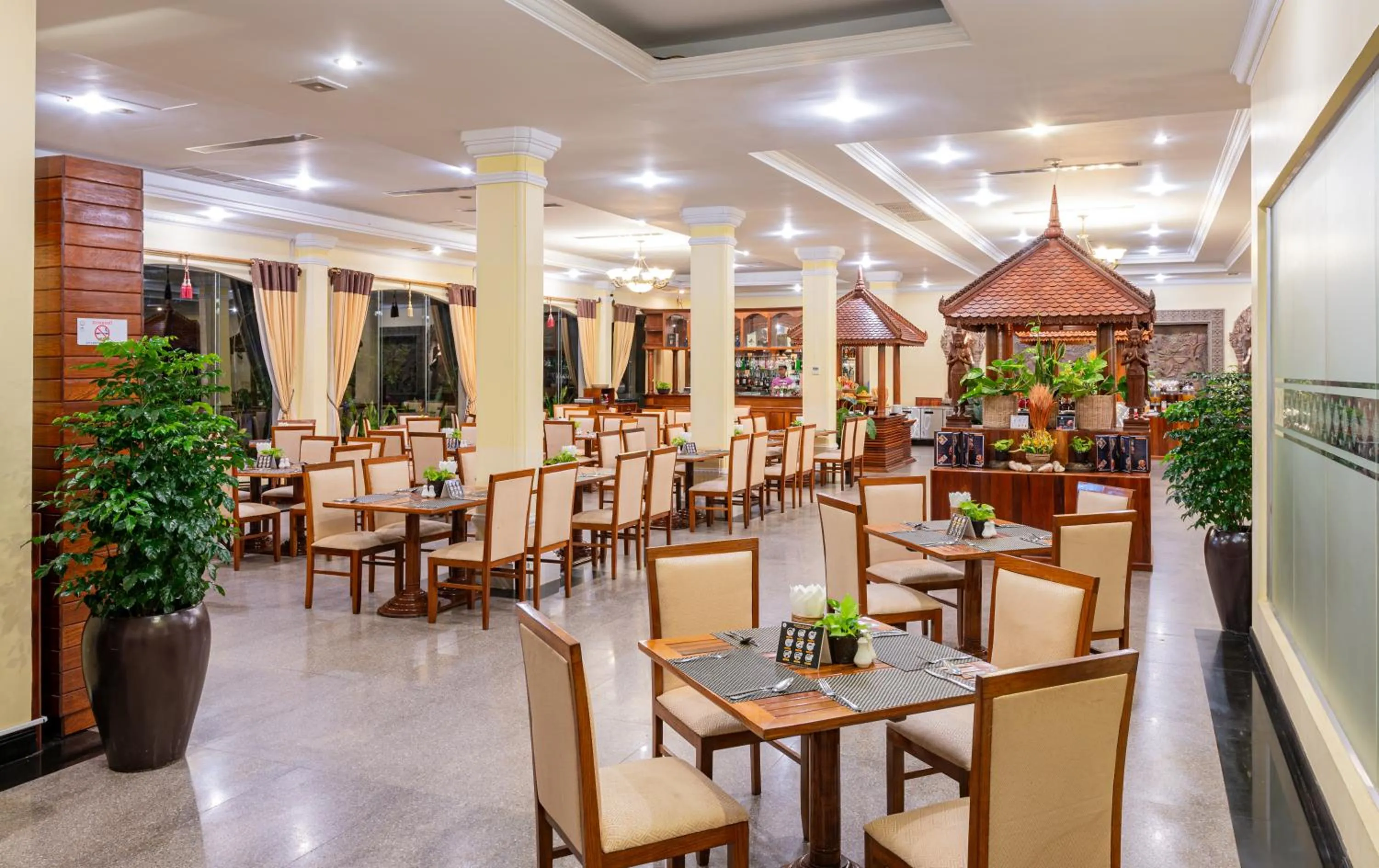 Restaurant/places to eat in Somadevi Angkor Premium