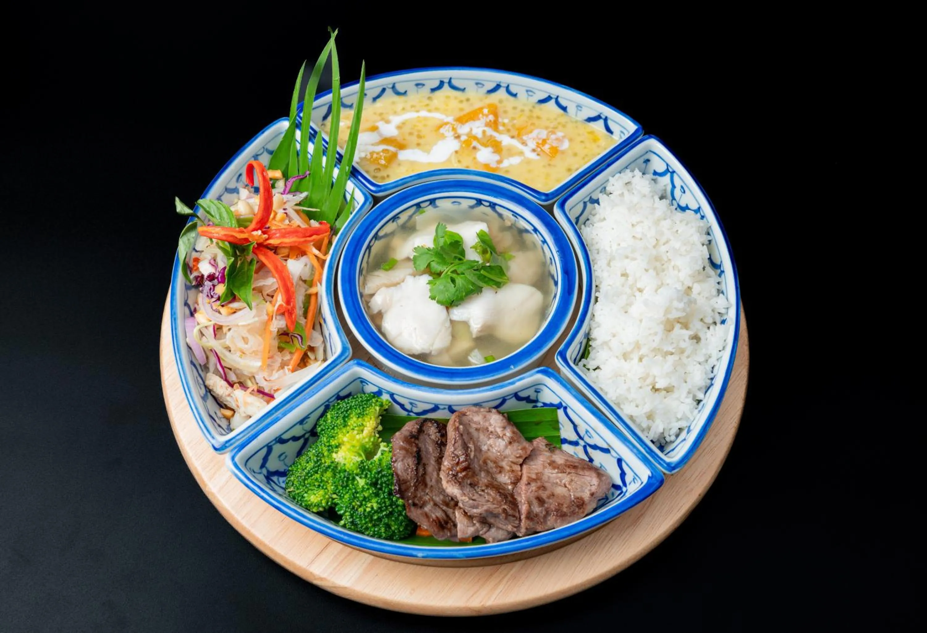 Food in Somadevi Angkor Premium