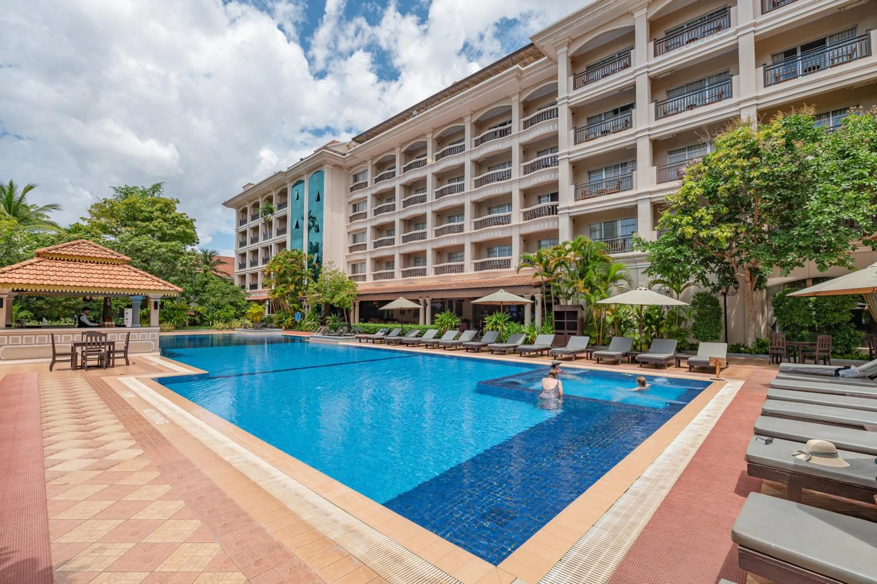 Swimming pool in Somadevi Angkor Premium