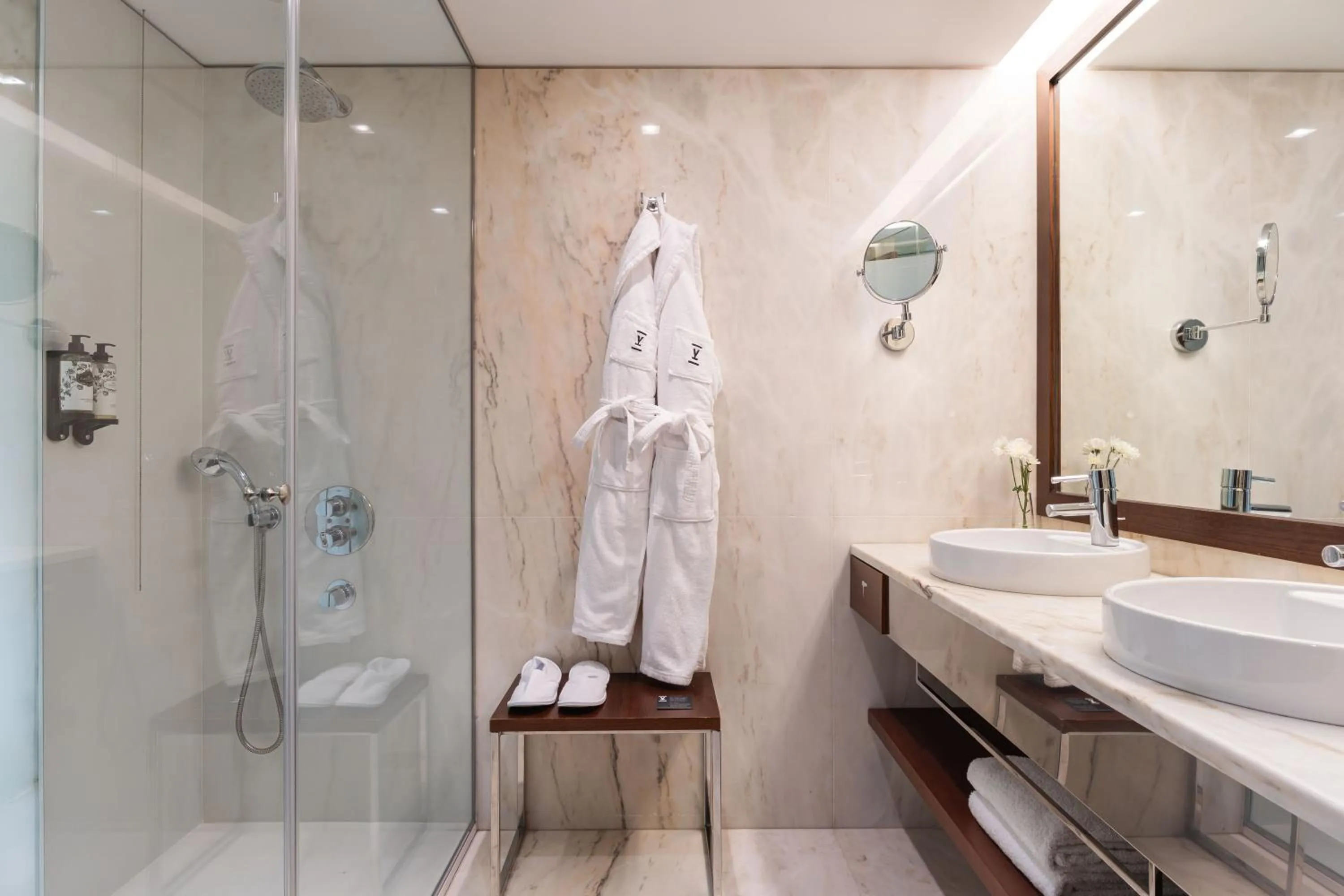 Bathroom in Porto Palácio Hotel by The Editory