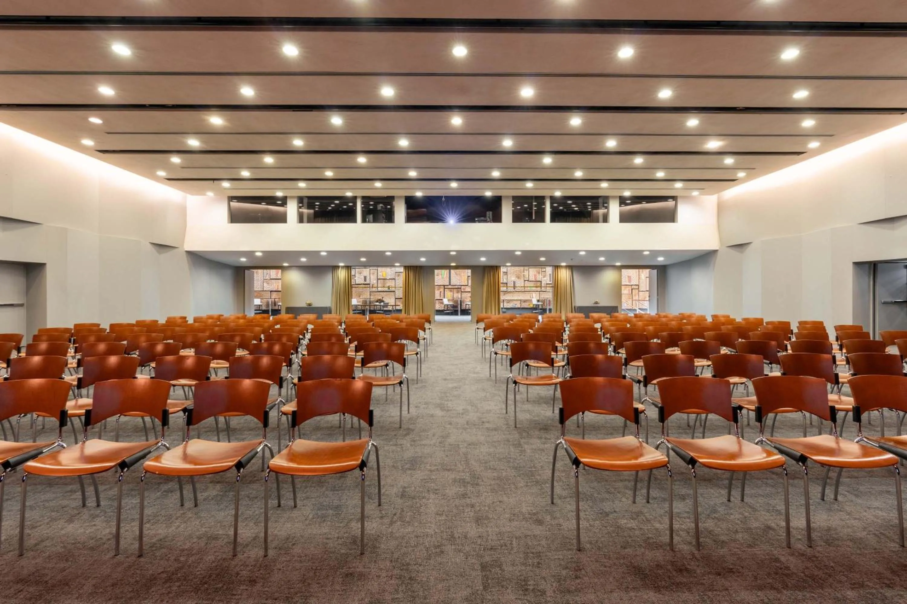 Meeting/conference room in Porto Palácio Hotel by The Editory