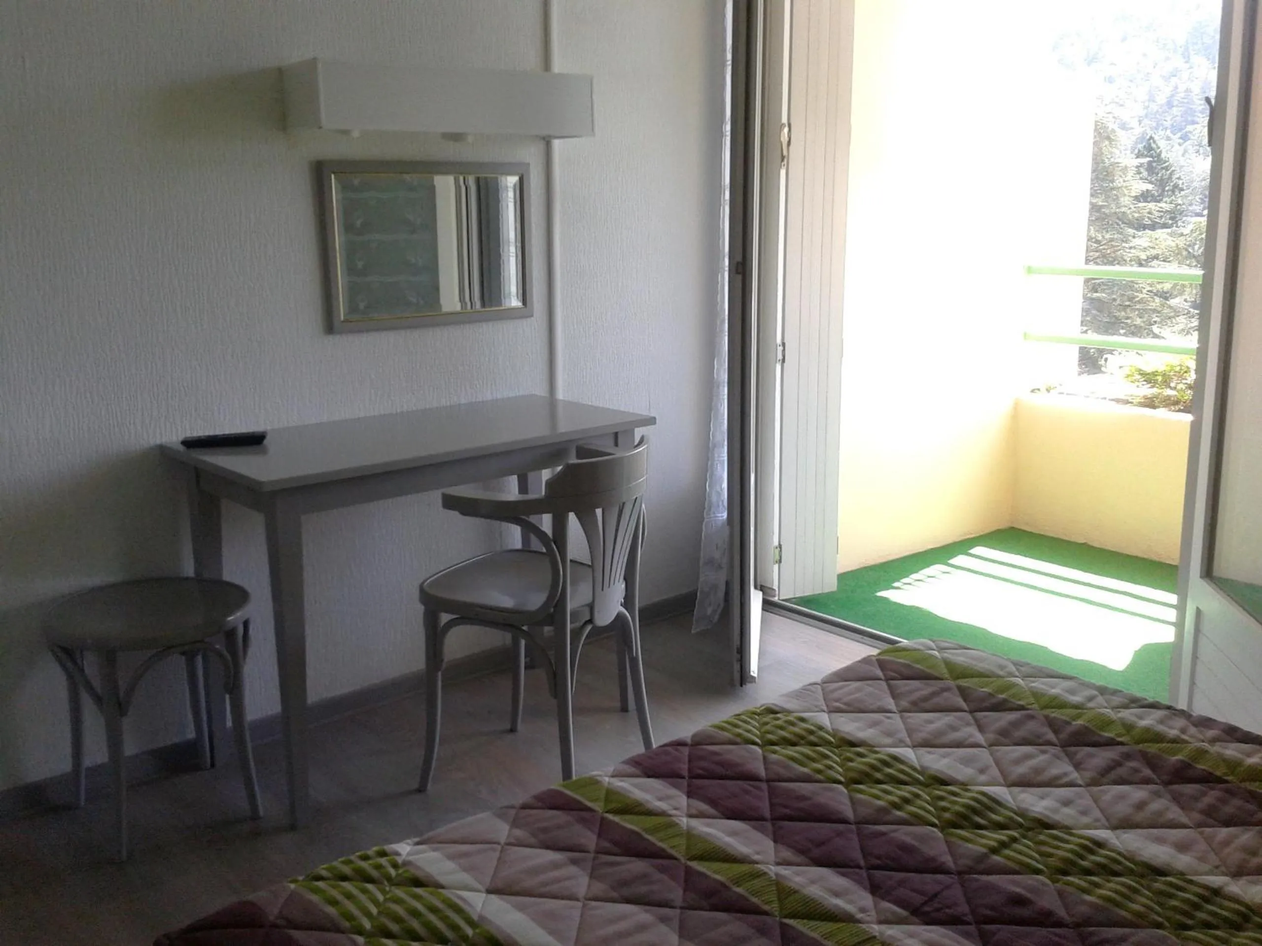 Bedroom in Hotel Saint Jacques