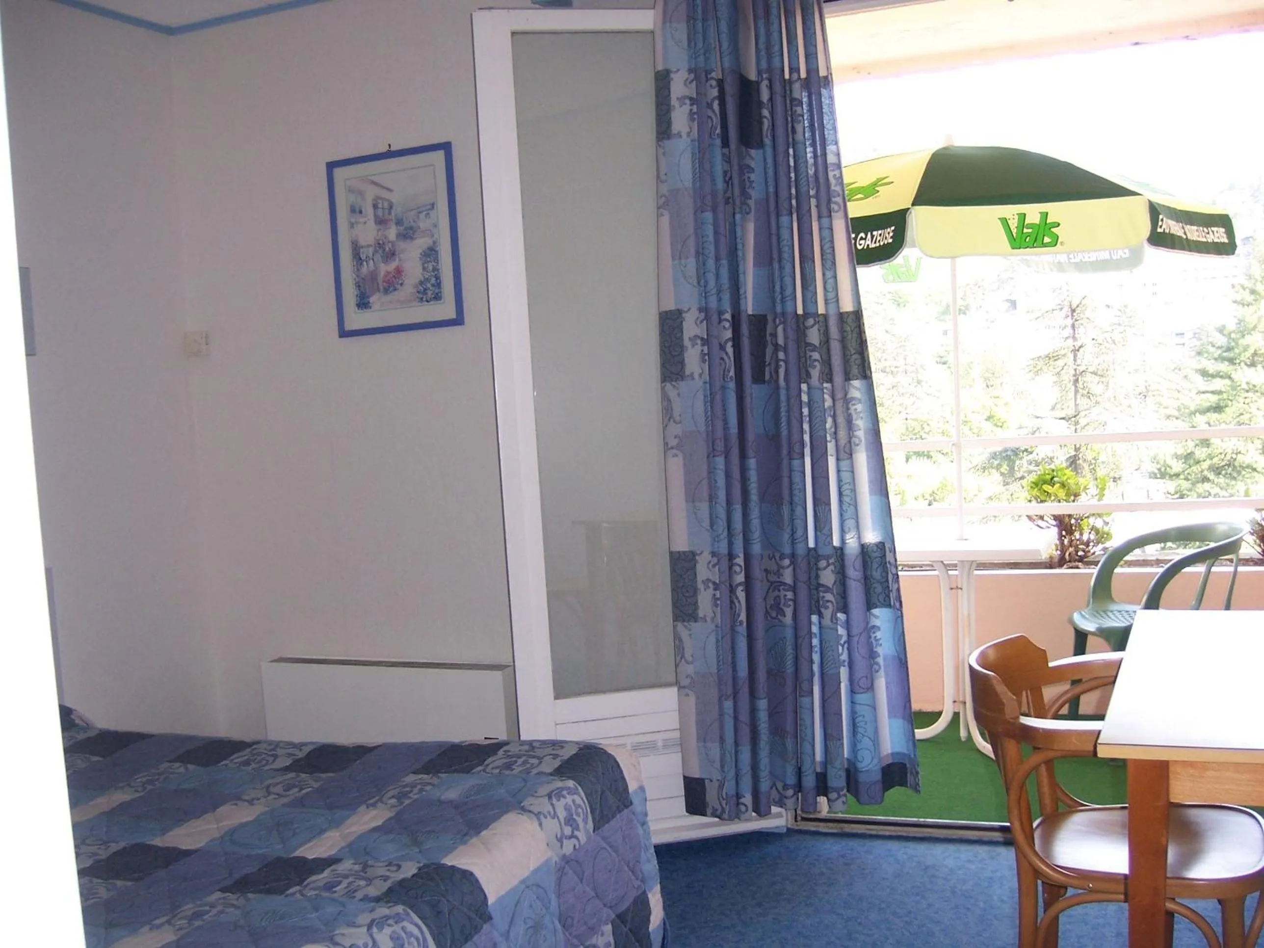 Bedroom in Hotel Saint Jacques