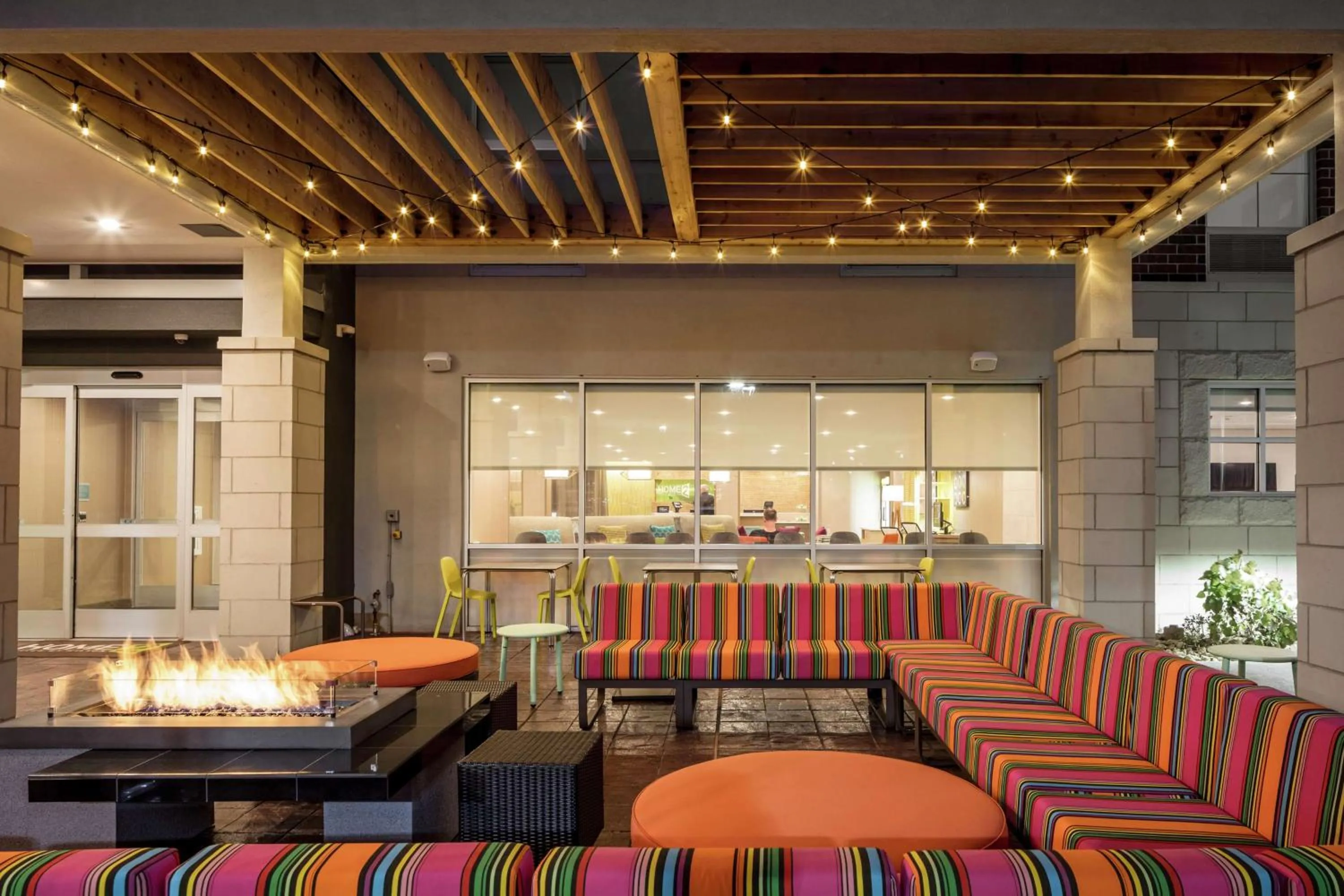 Dining area in Home2 Suites By Hilton Dayton Centerville