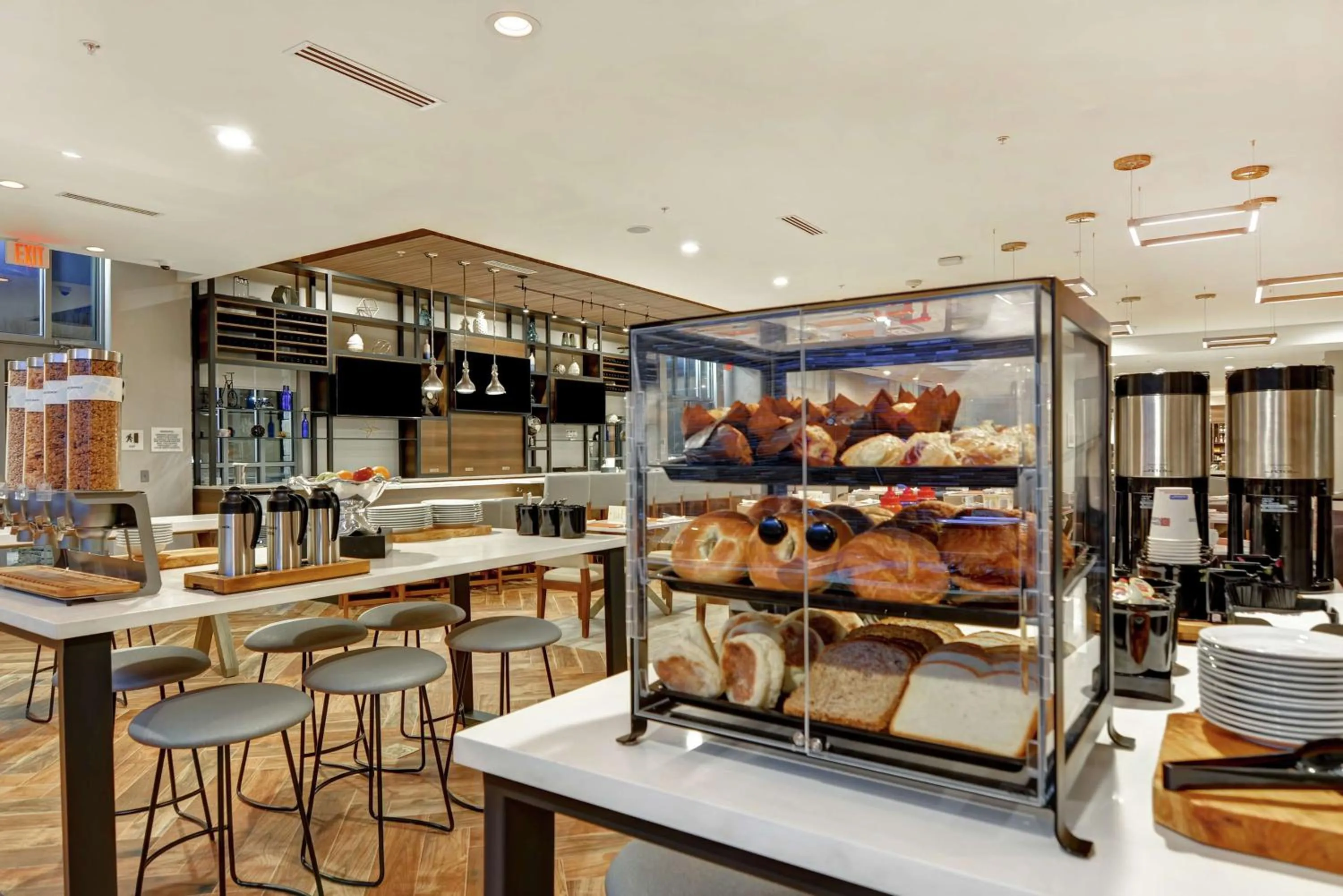 Dining area in Hilton Garden Inn Princeton Lawrenceville