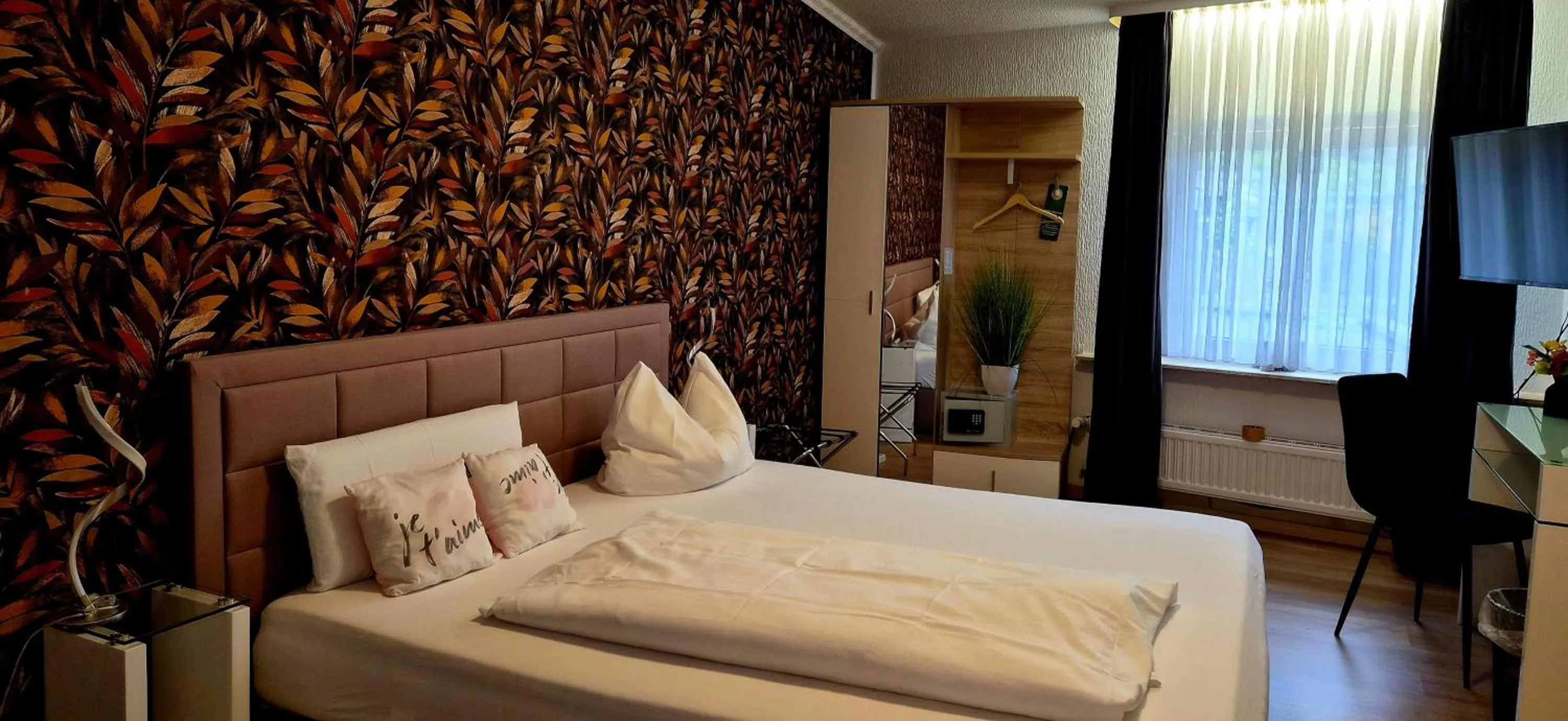 Photo of the whole room, Bed in Hotel Schloßschenke