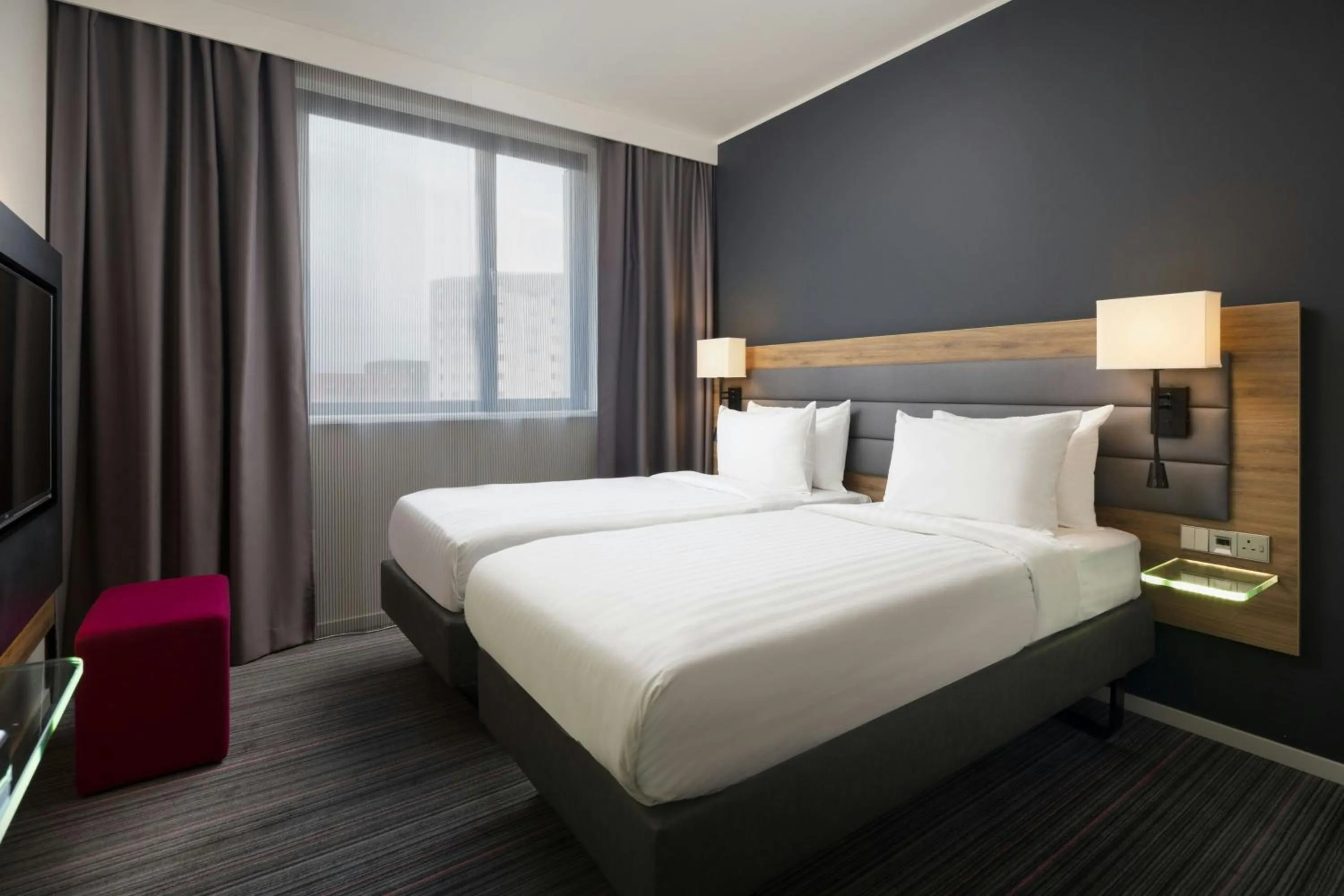 Photo of the whole room, Bed in Moxy Glasgow Merchant City