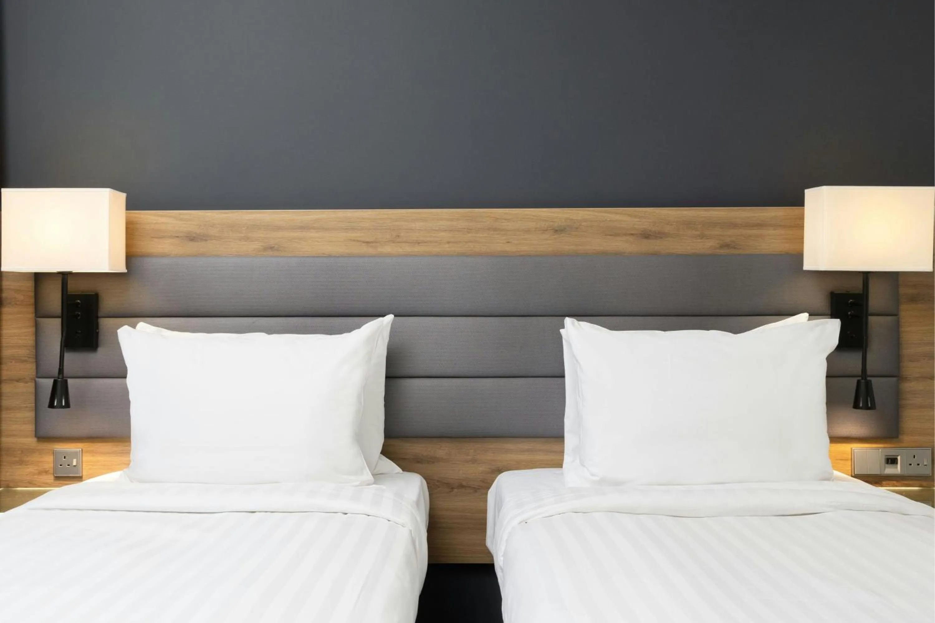 Photo of the whole room, Bed in Moxy Glasgow Merchant City