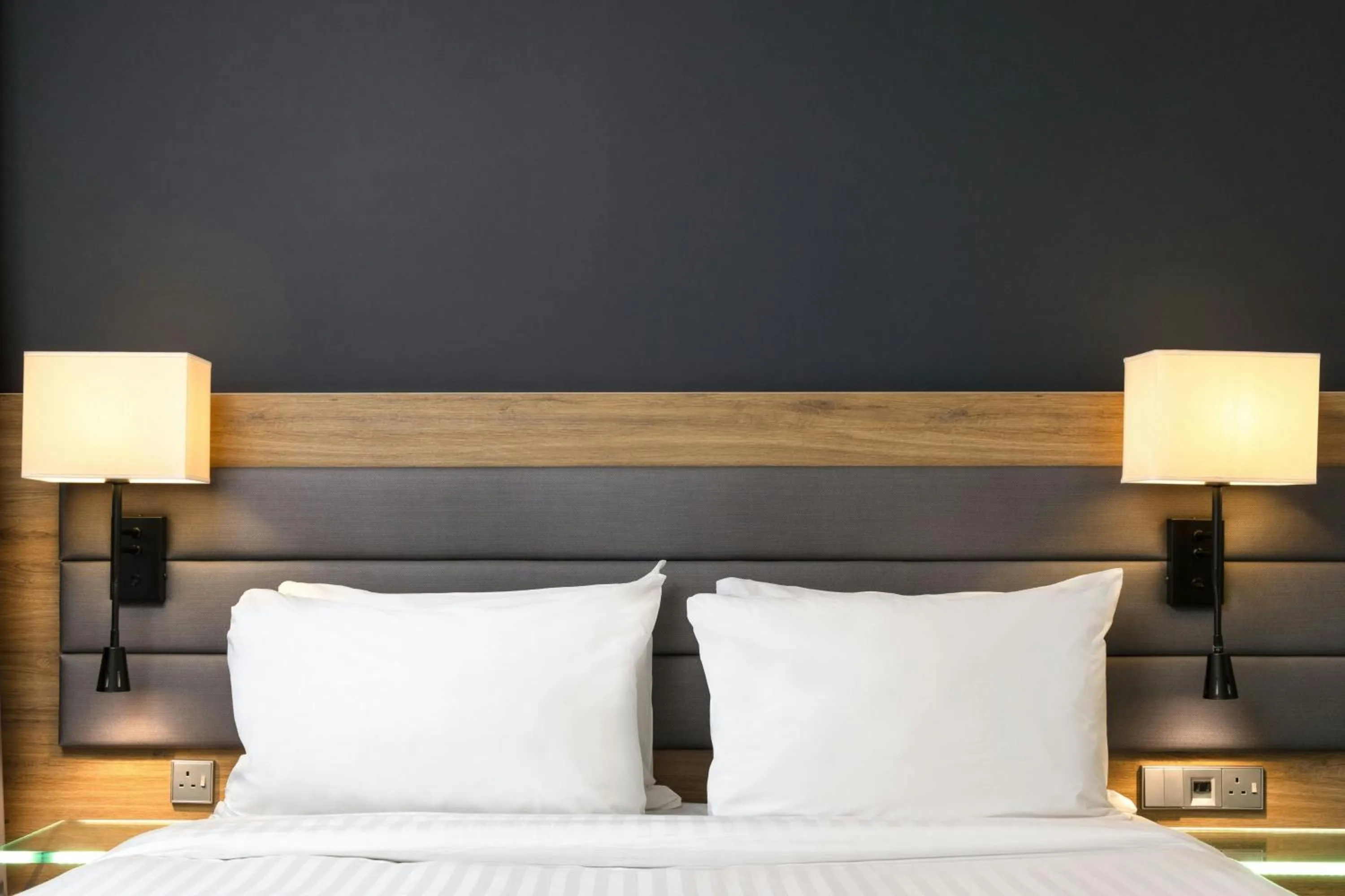 Photo of the whole room, Bed in Moxy Glasgow Merchant City