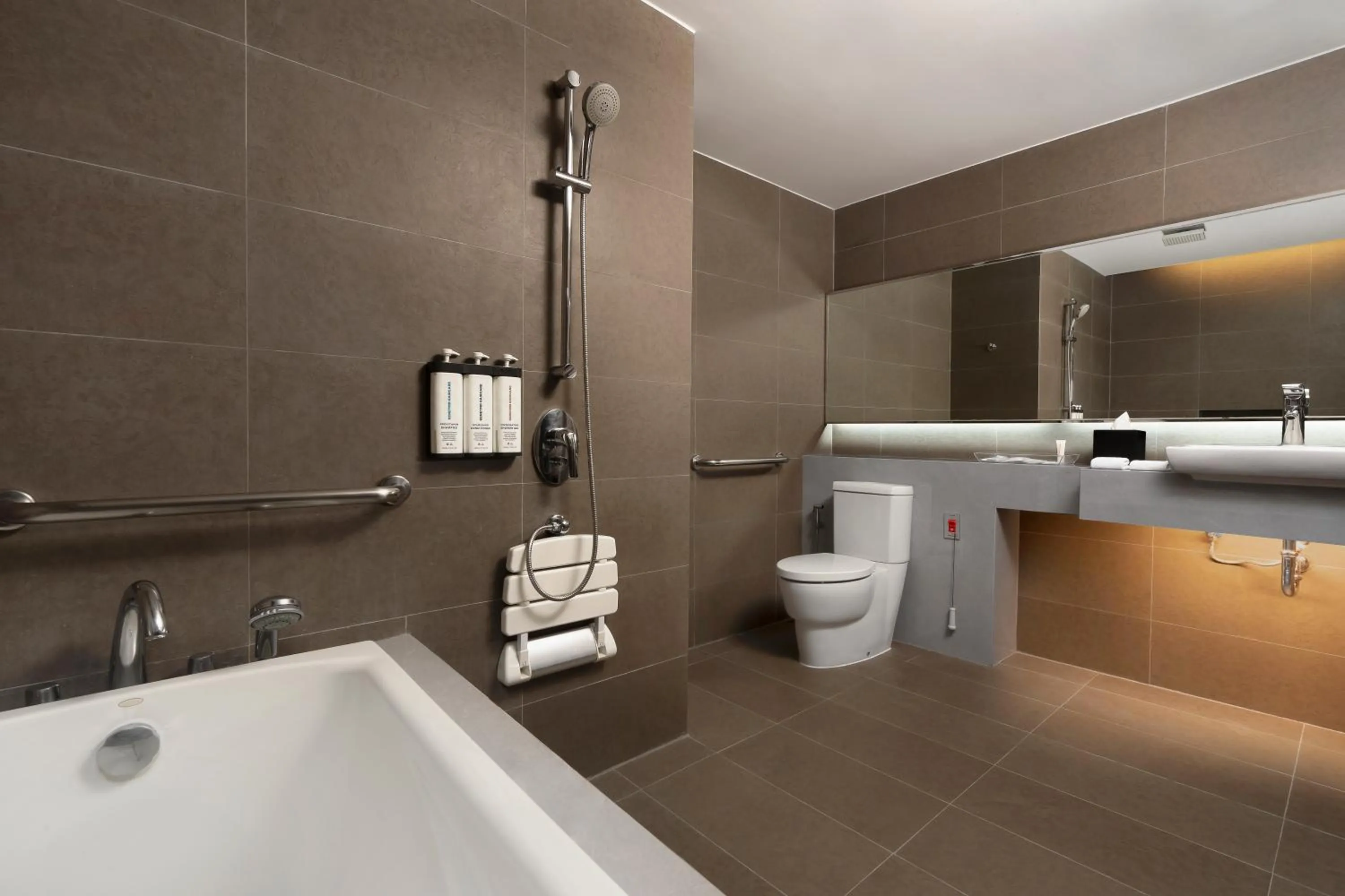 Shower in Hyatt Place Bangkok Sukhumvit 1