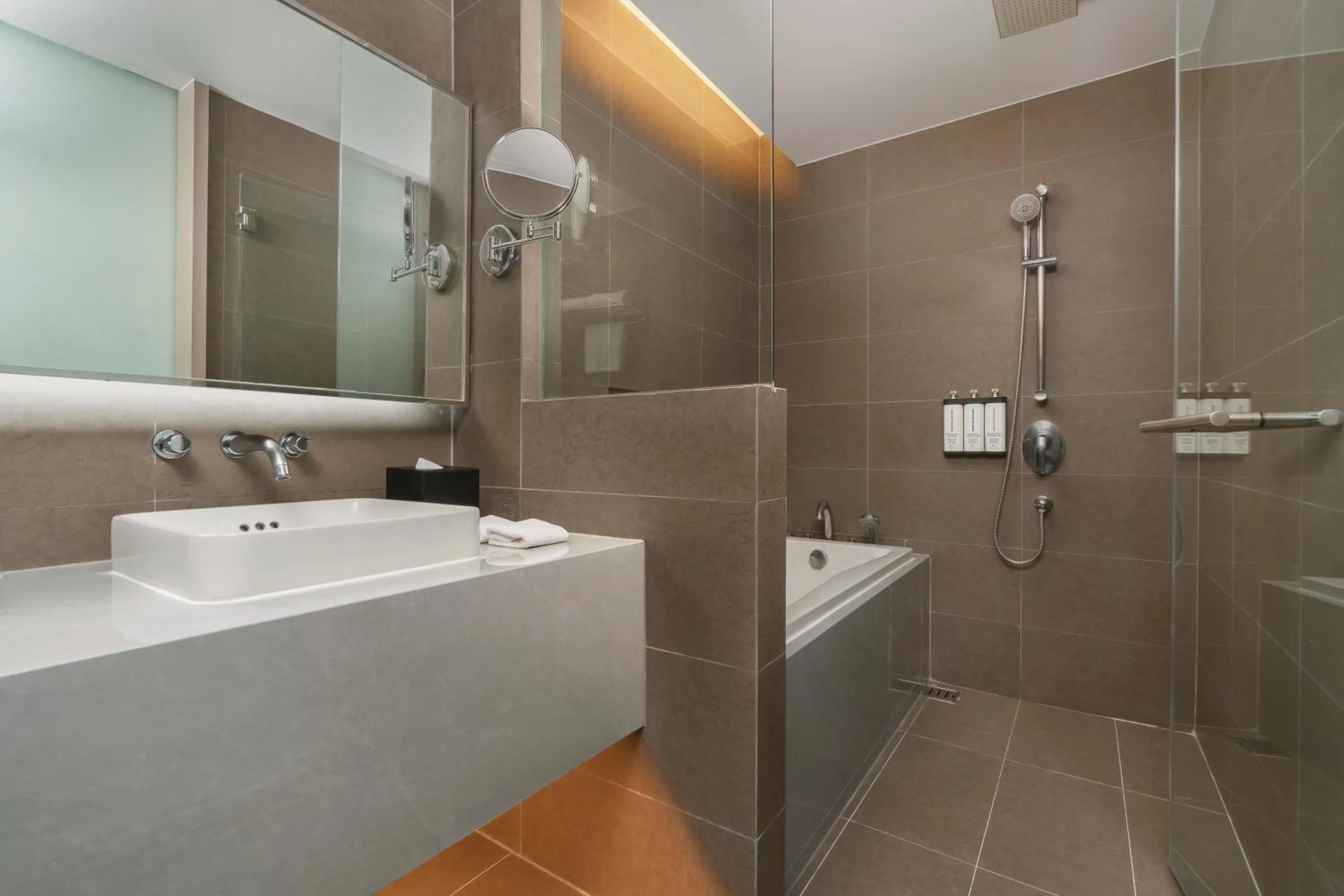 Shower in Hyatt Place Bangkok Sukhumvit 1