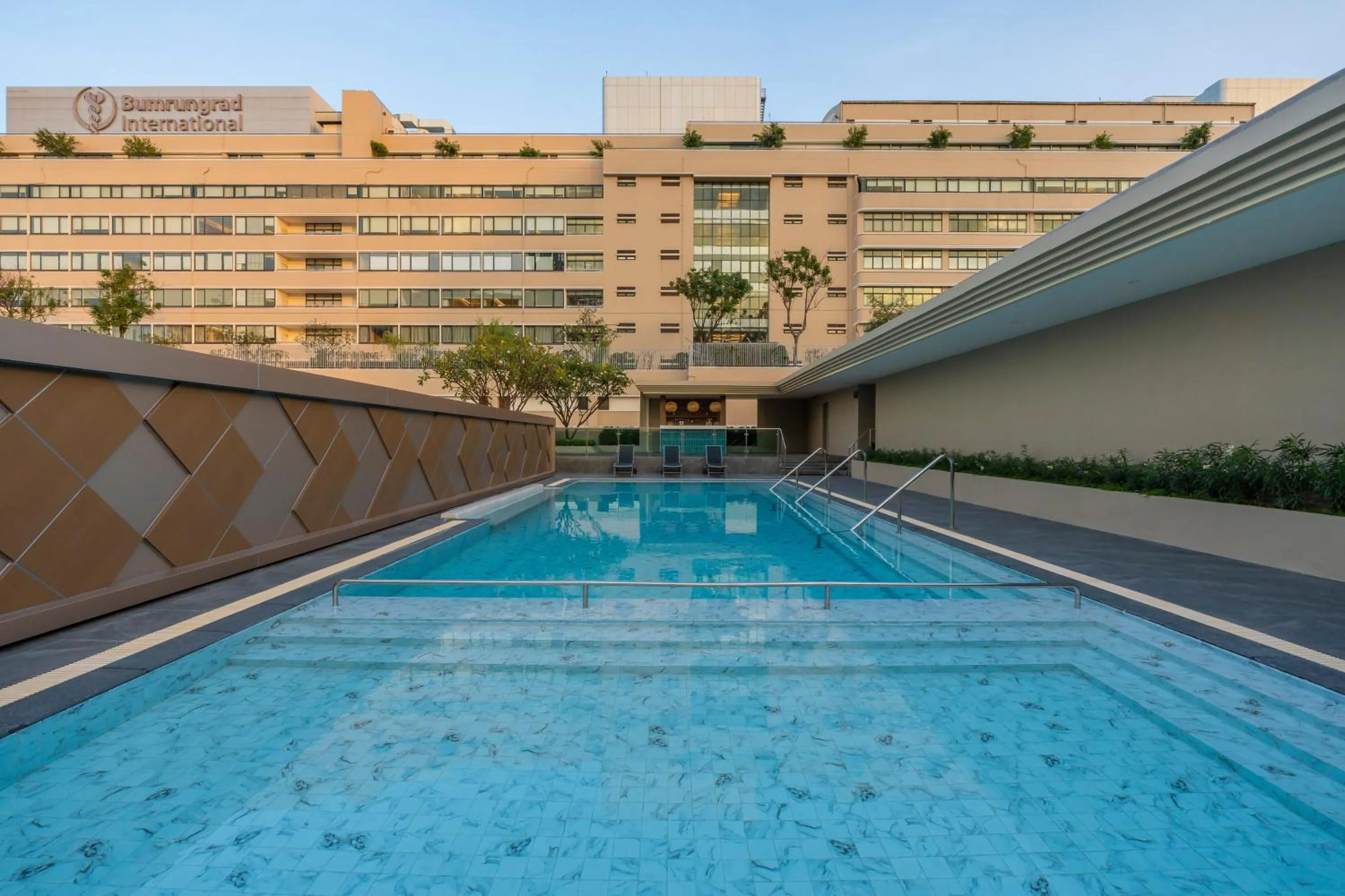 Swimming pool in Hyatt Place Bangkok Sukhumvit 1