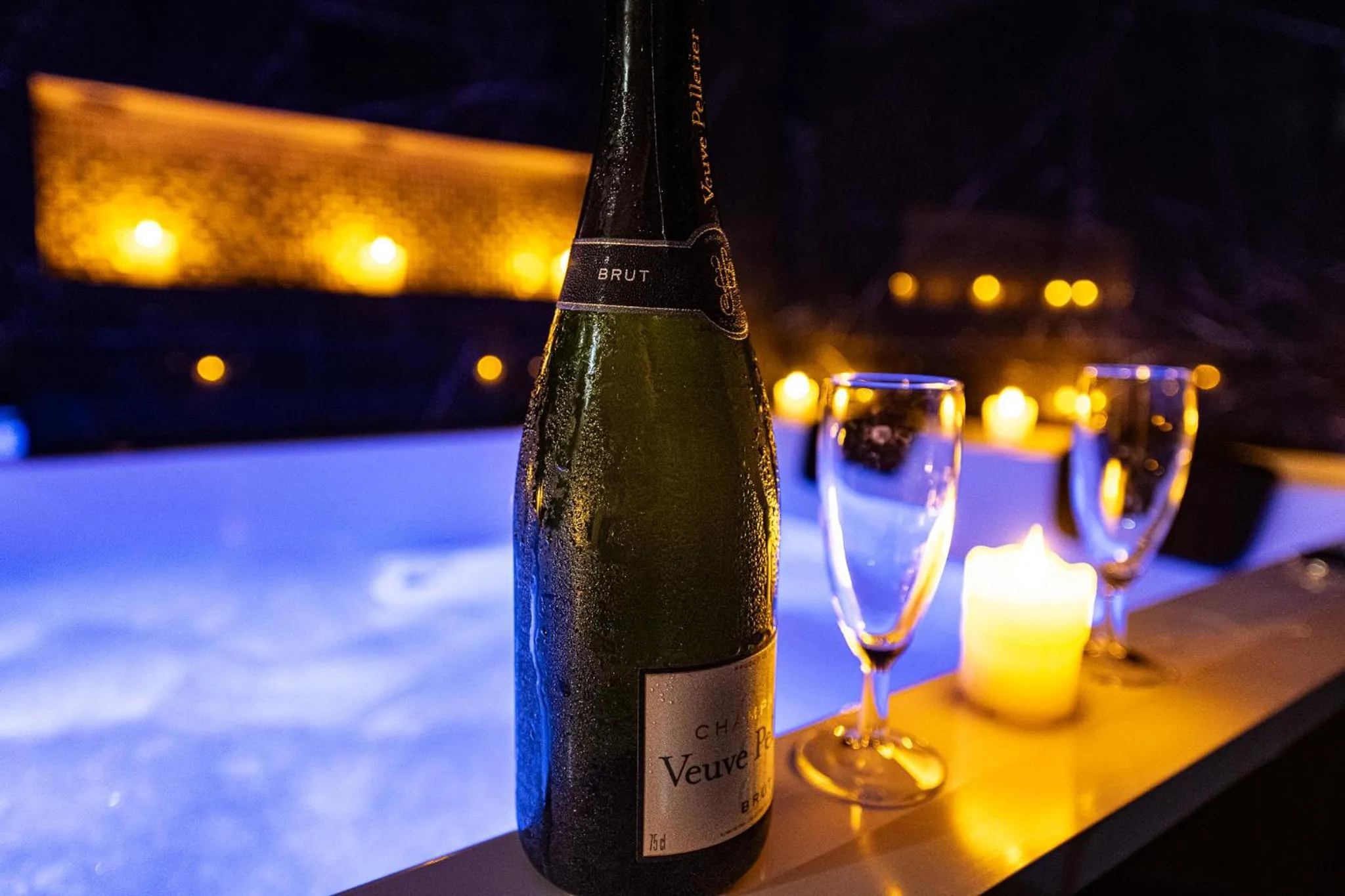 Hot Tub in Suite Romantique