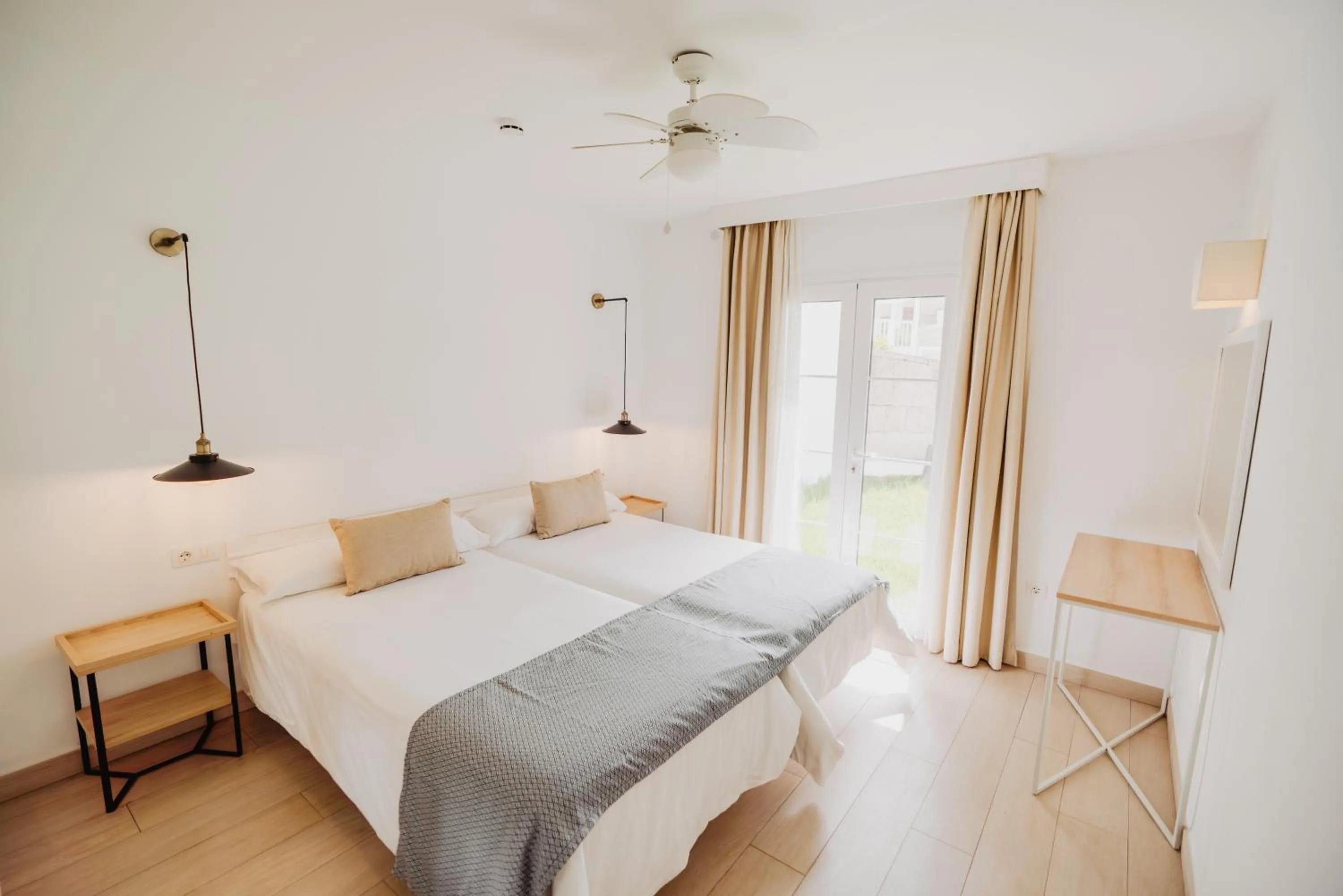Bedroom, Bed in Lagos de Fañabé Beach Resort