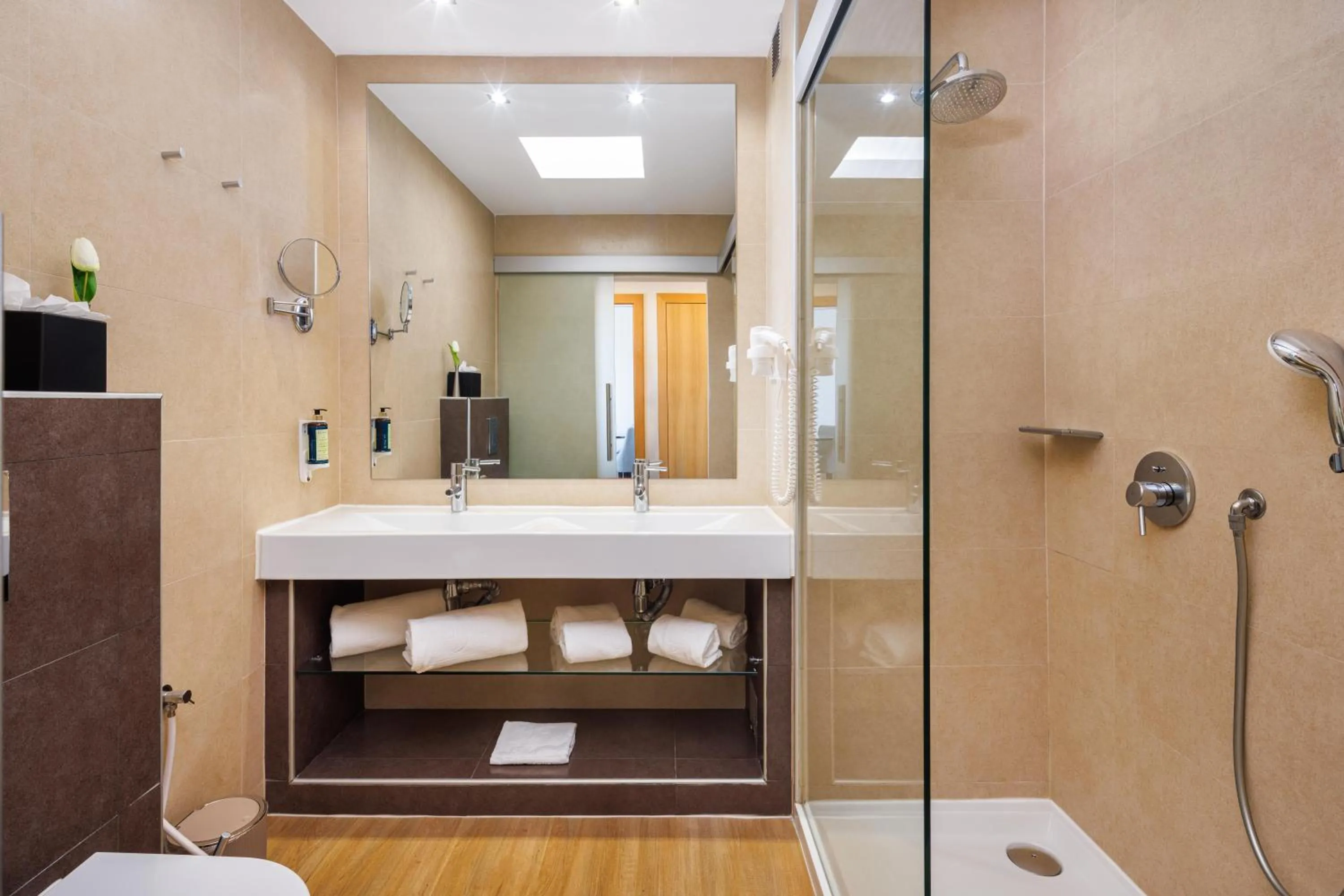 Bathroom in Jupiter Algarve Hotel - Beach & Spa