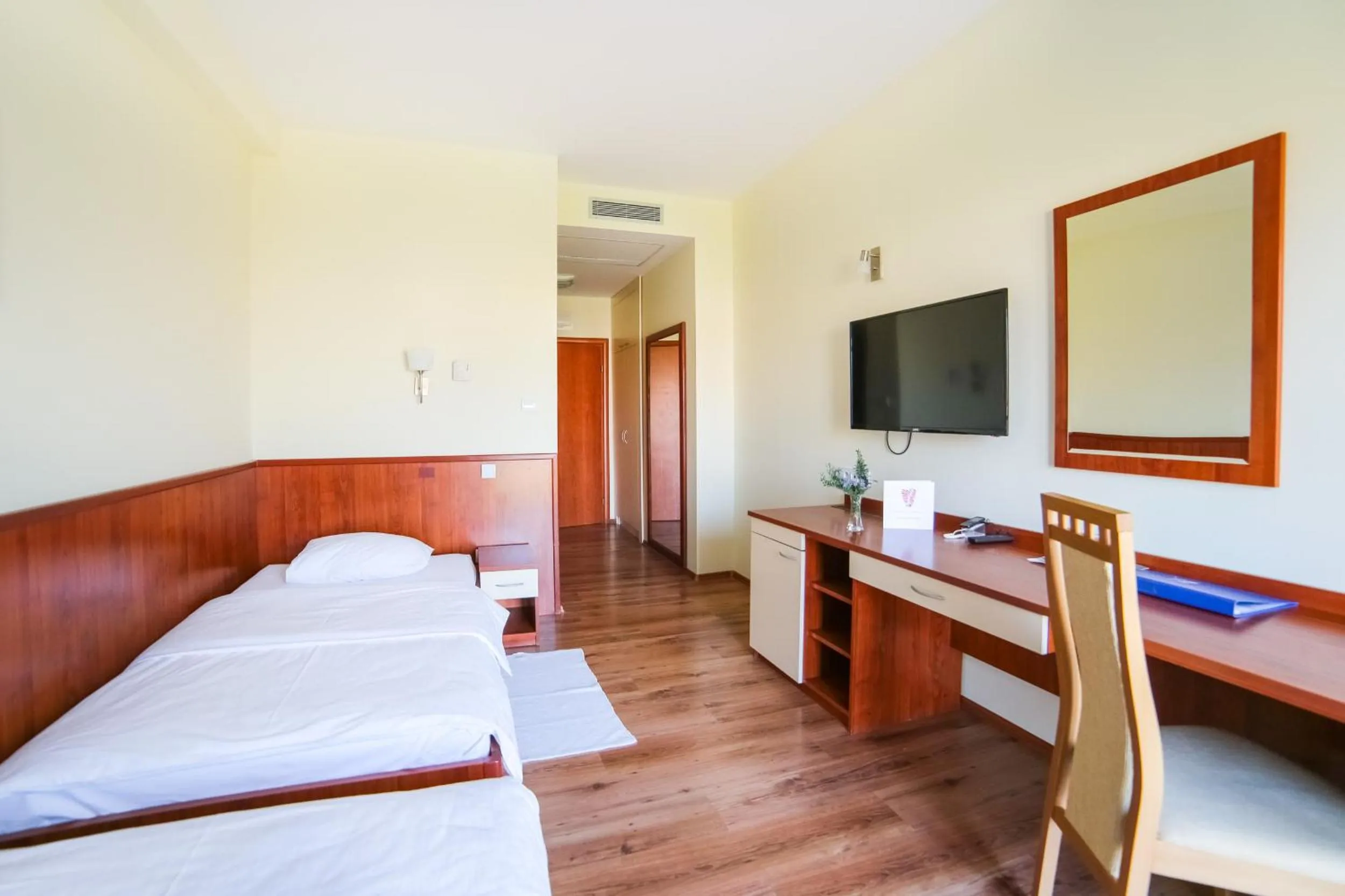 TV and multimedia, Bed in Hotel Merlot