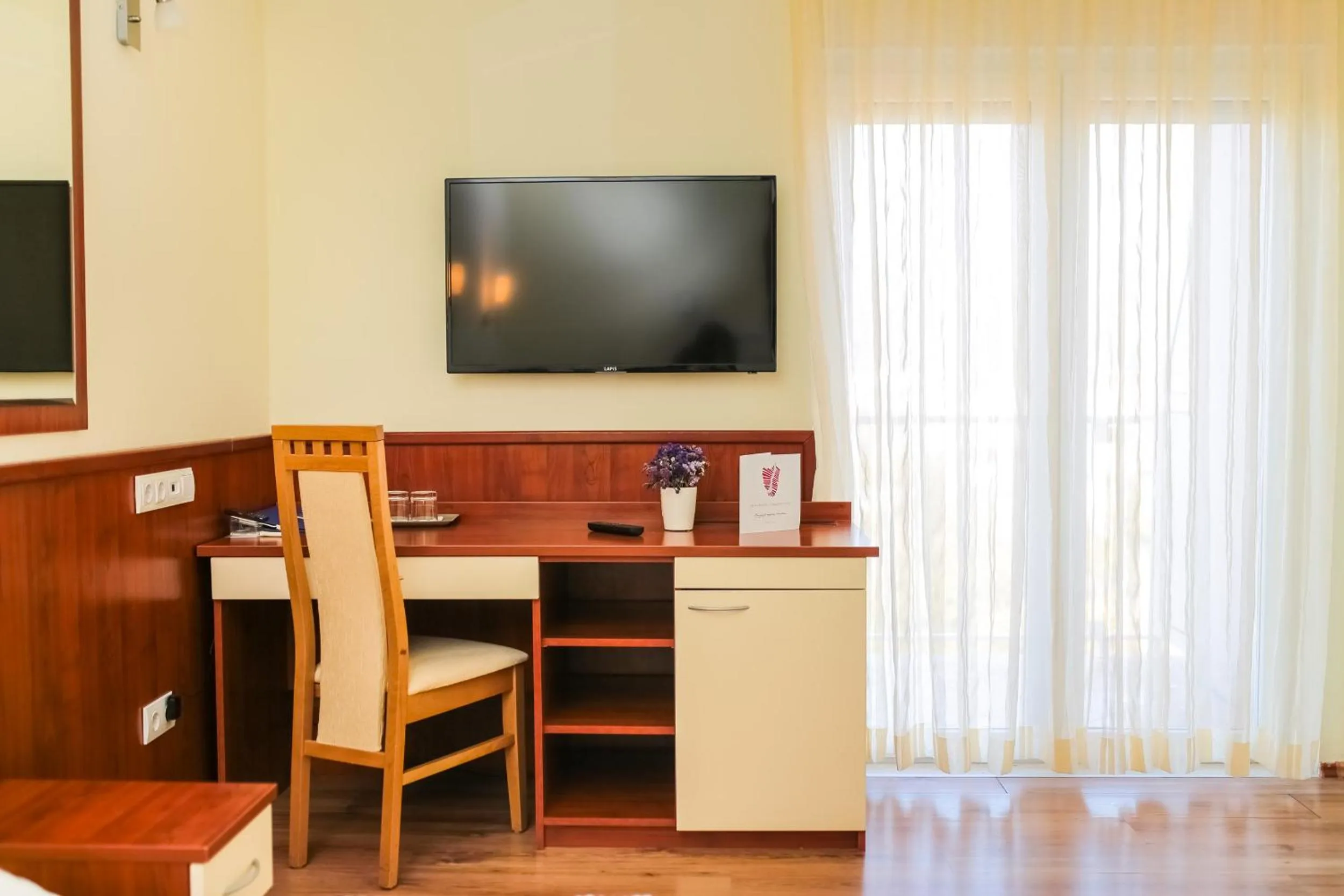 TV and multimedia in Hotel Merlot