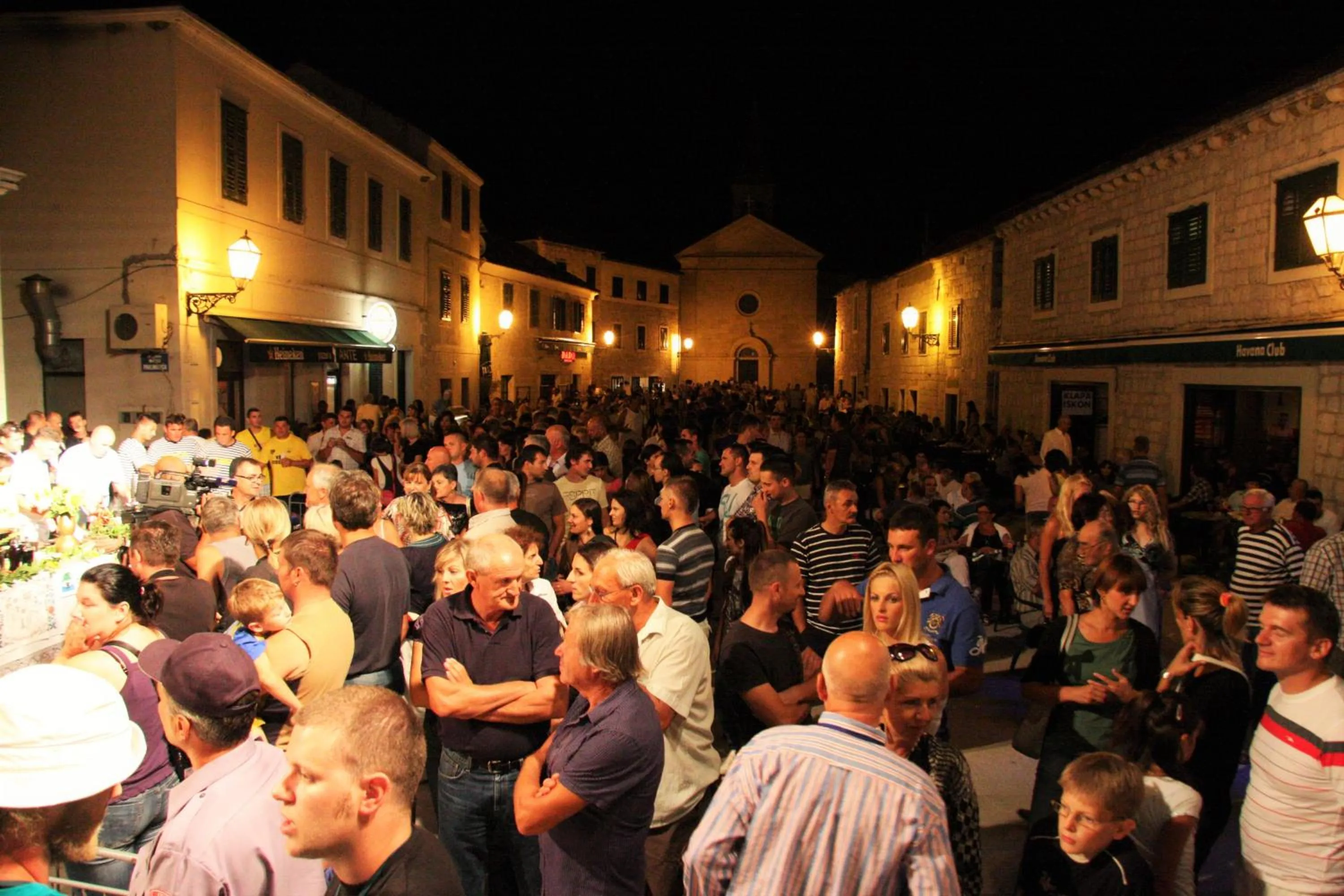 Evening entertainment in Hotel Merlot