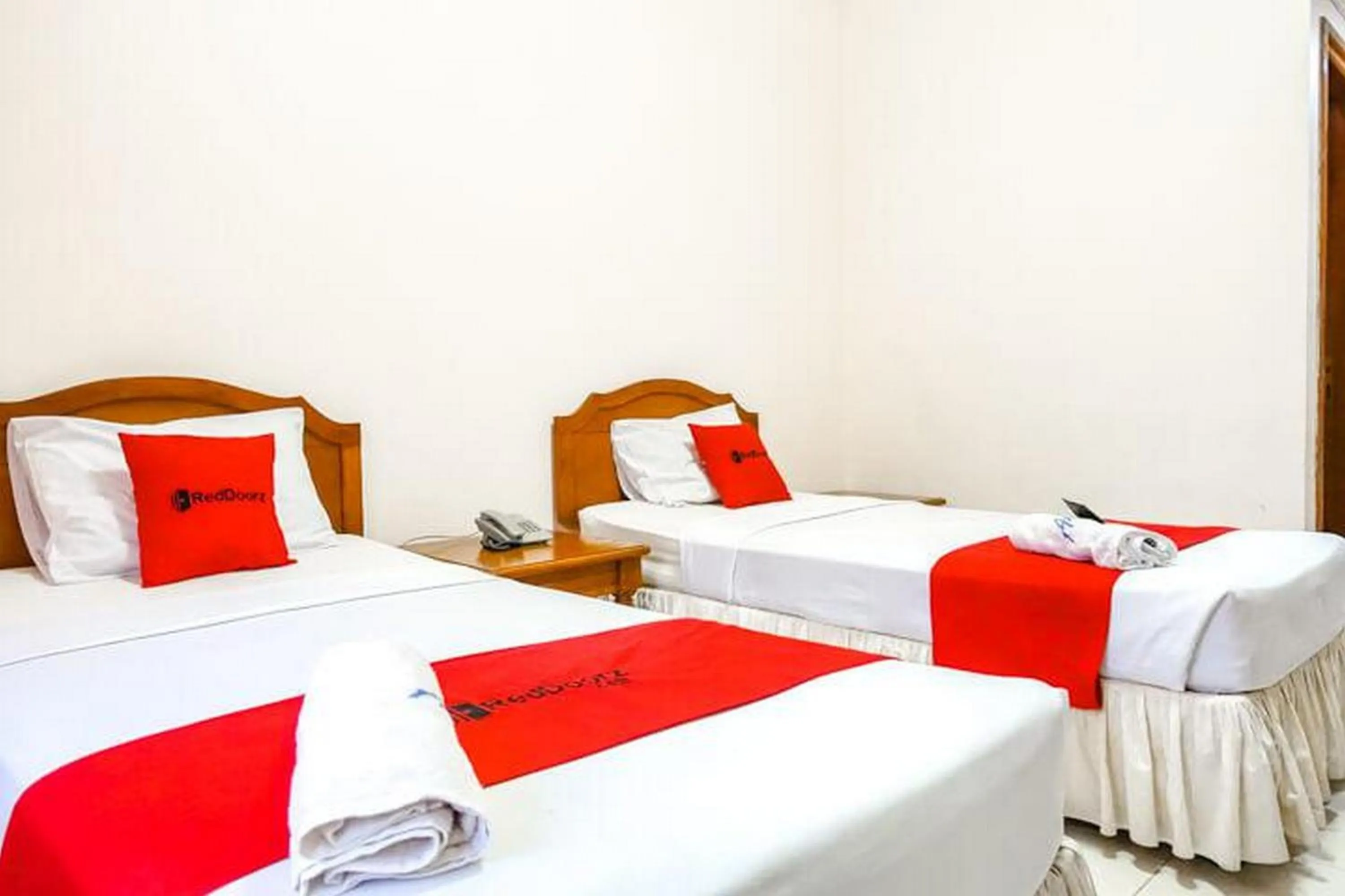 Bedroom, Bed in RedDoorz Plus near Brawijaya Museum