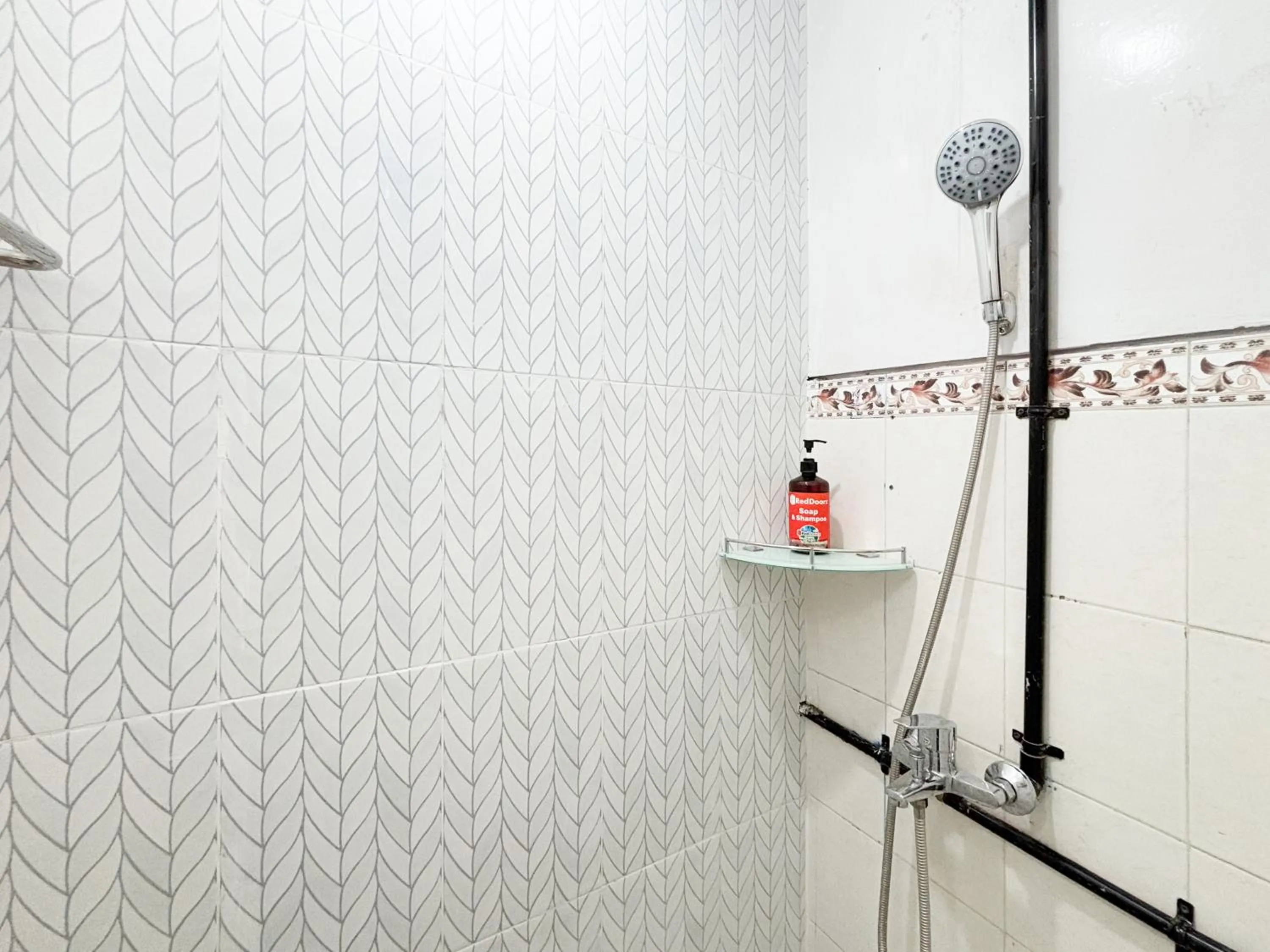 Bathroom in RedDoorz Plus near Brawijaya Museum