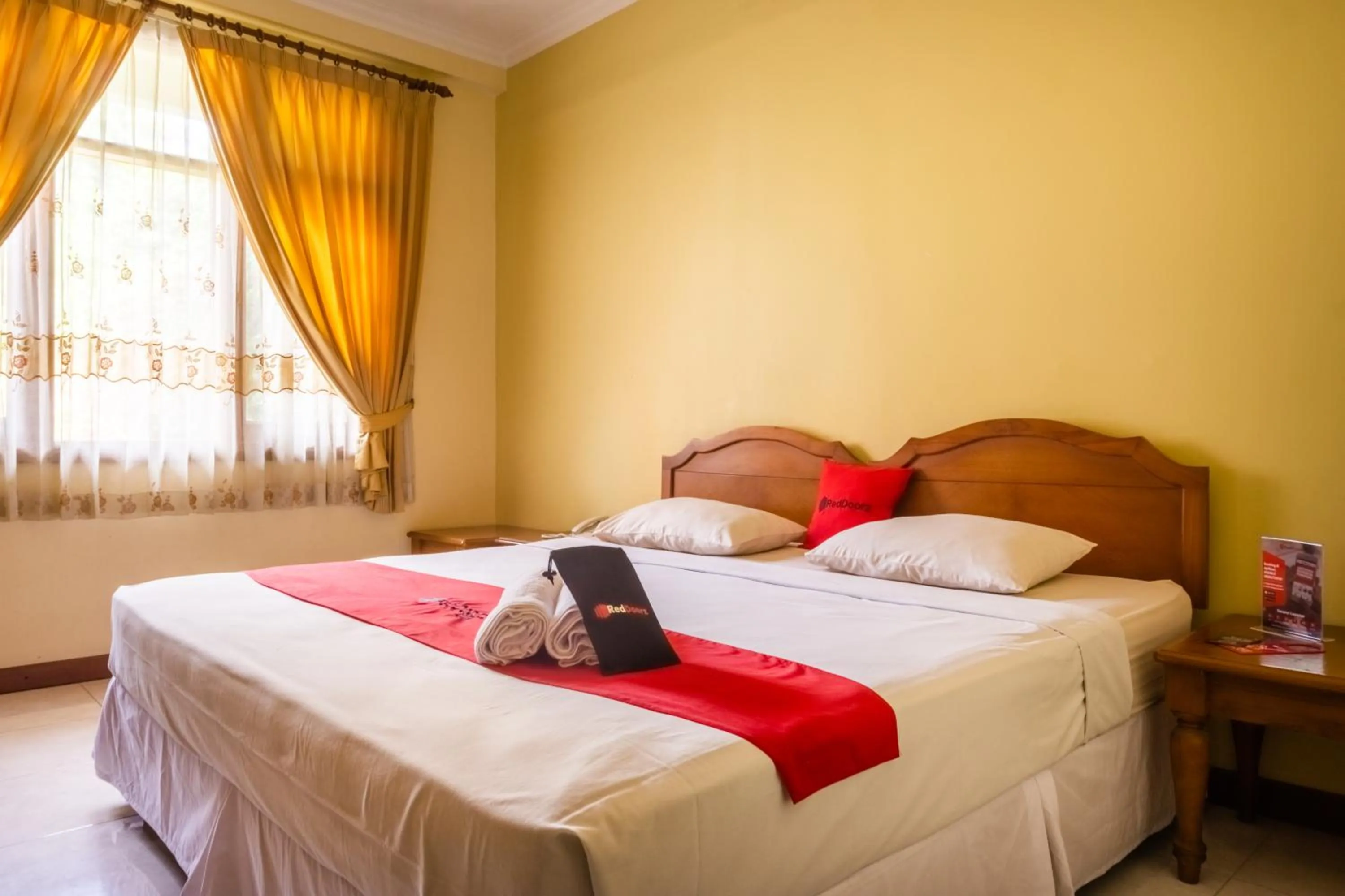 Twin Room in RedDoorz Plus near Brawijaya Museum