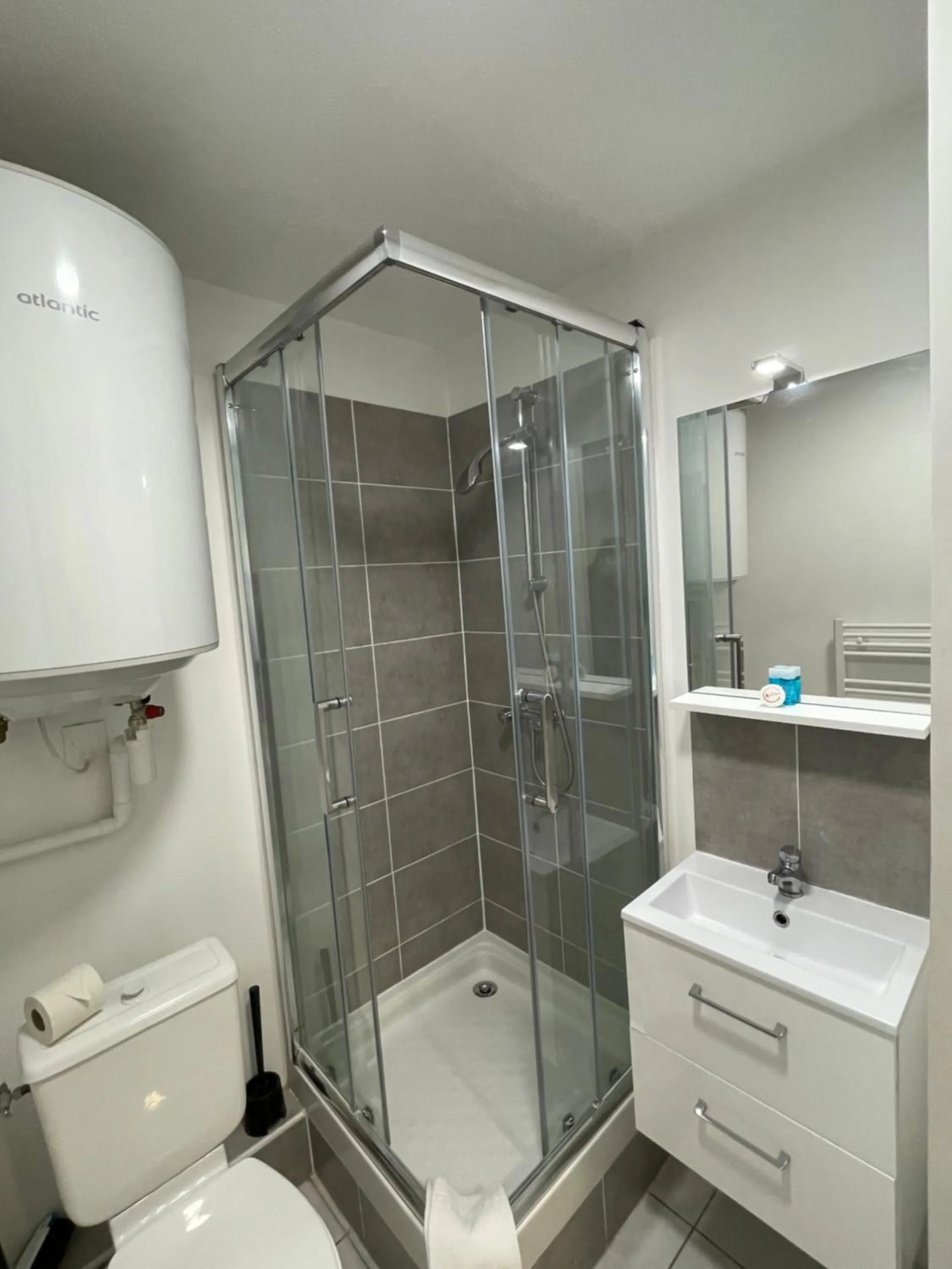 Bathroom in City Résidence Avignon