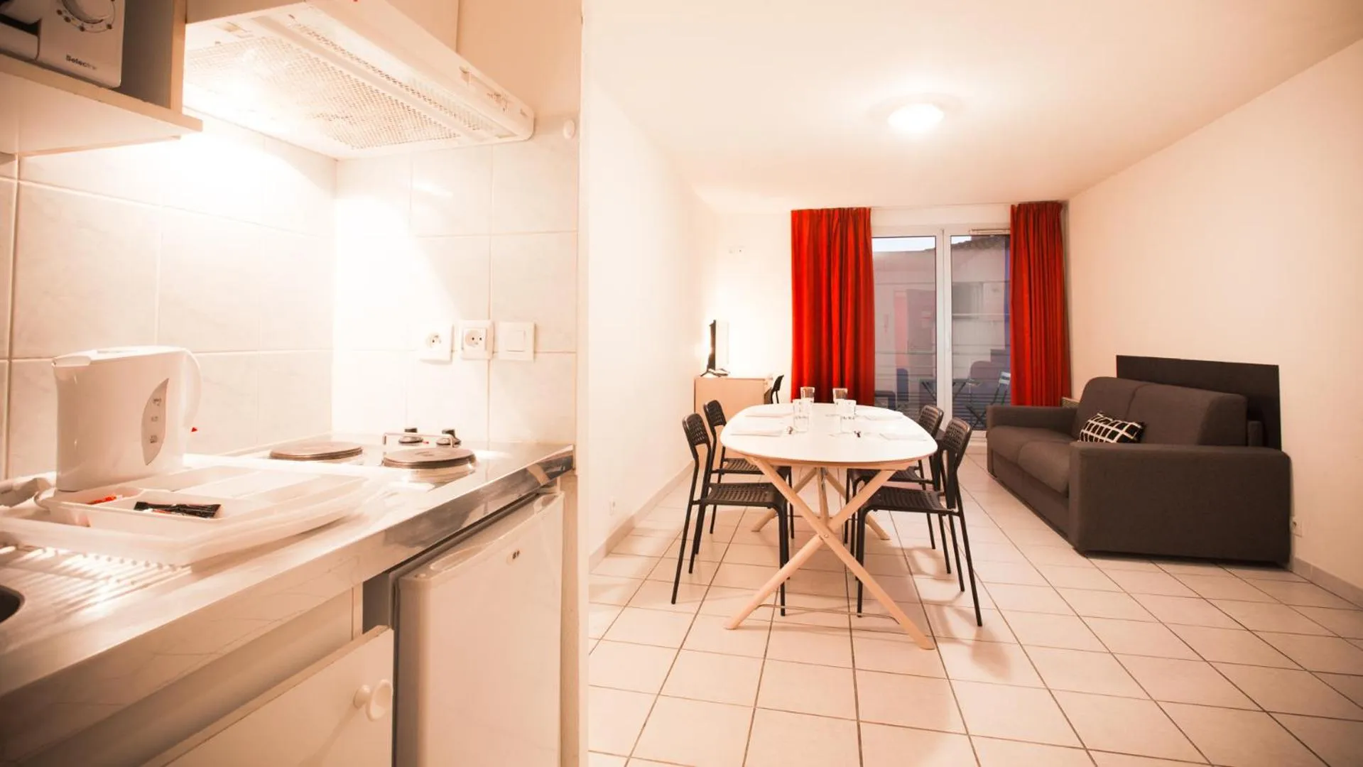 Dining area in City Résidence Avignon