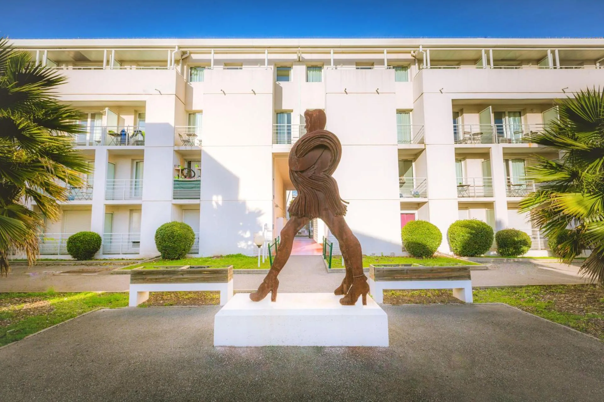 People in City Résidence Avignon